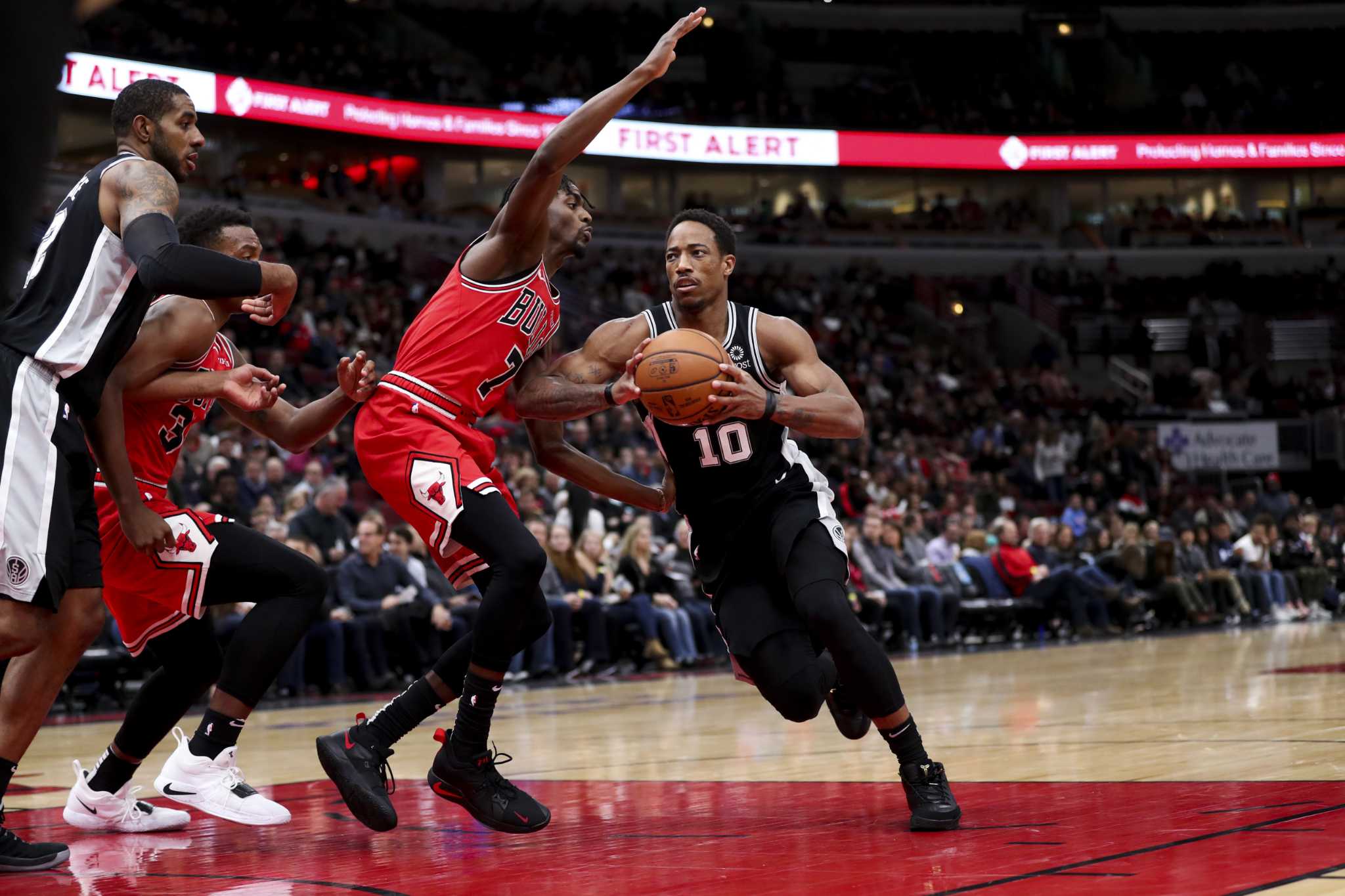 Aldridge hits his magic number (20) in Spurs win over Bulls