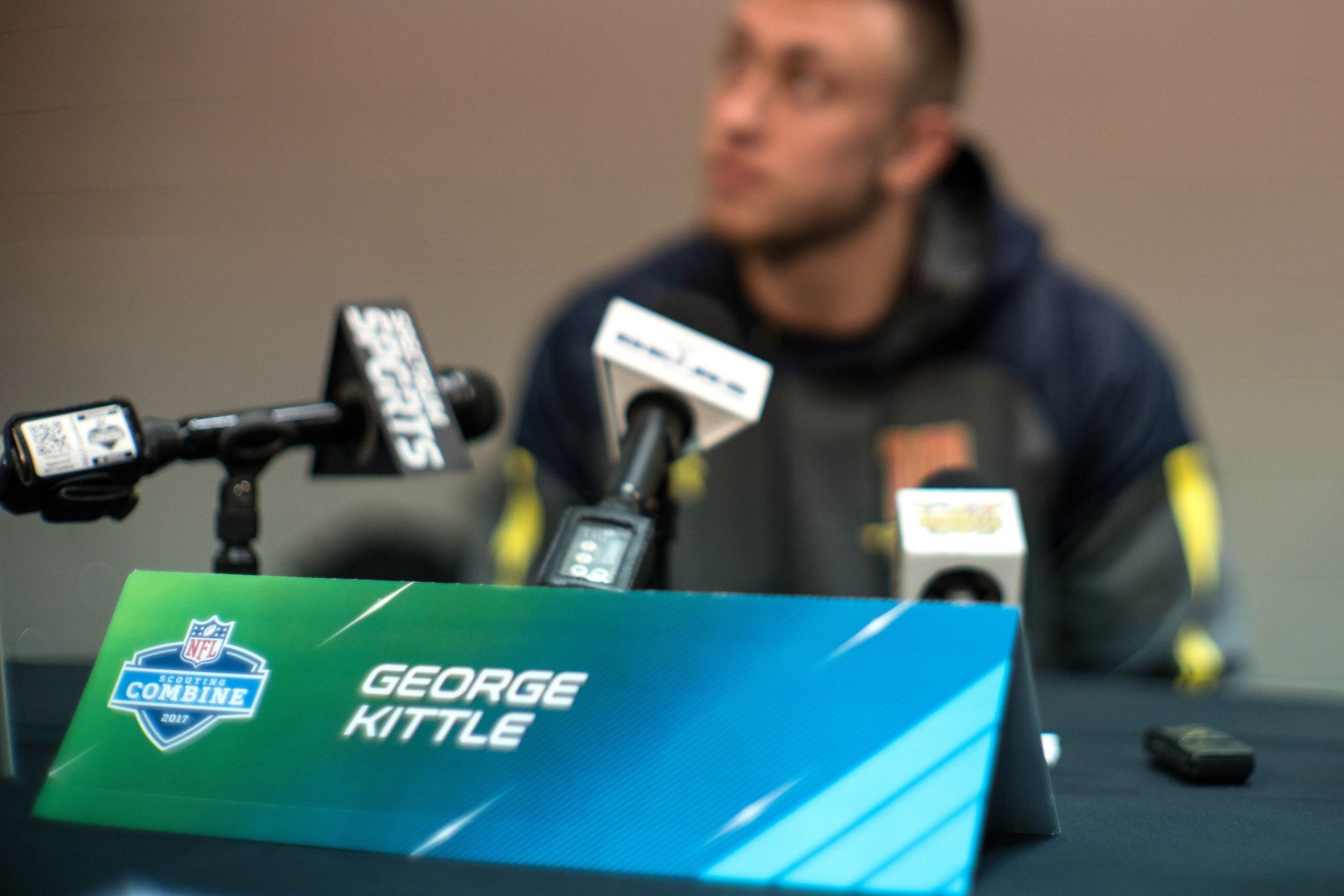 George Kittle of the San Francisco 49ers shows off his Joker tattoo  Photo d'actualité - Getty Images