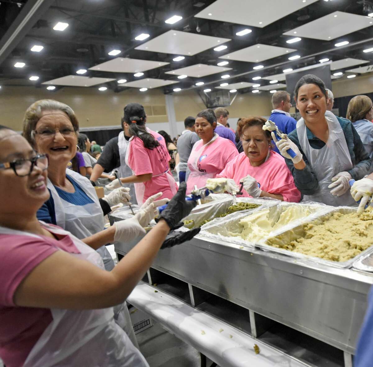 HEB Feast of Sharing to distribute holiday meals