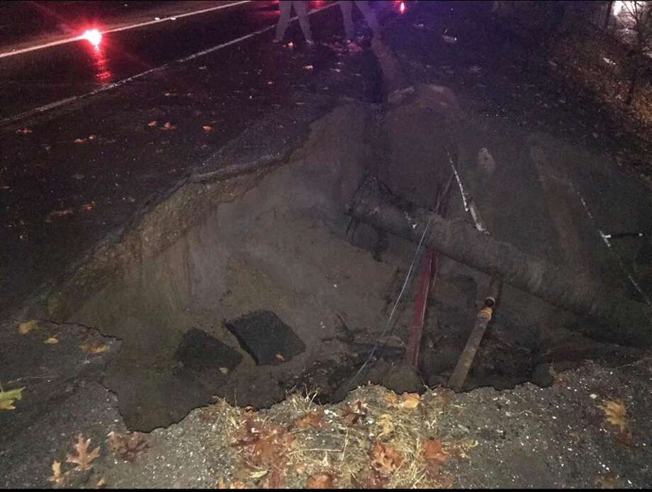 Hole opens up in I5 in Sacramento. Longterm downtown lane closure