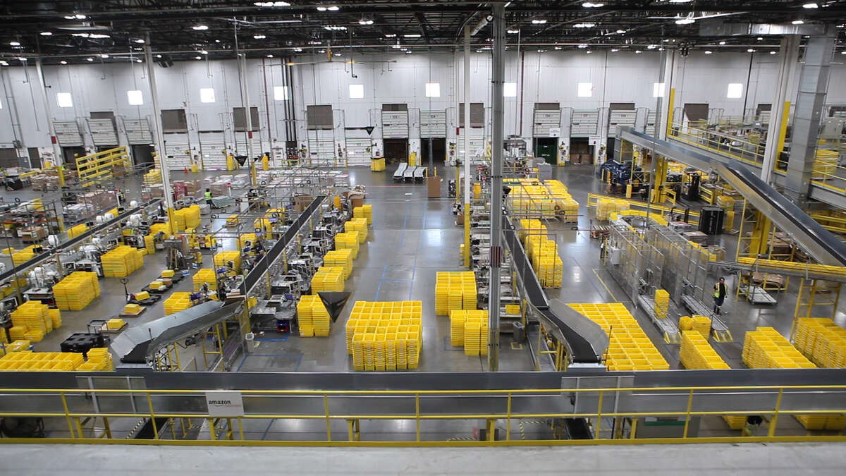 Amazon averaged 961 packages per second last holiday season. Here's a