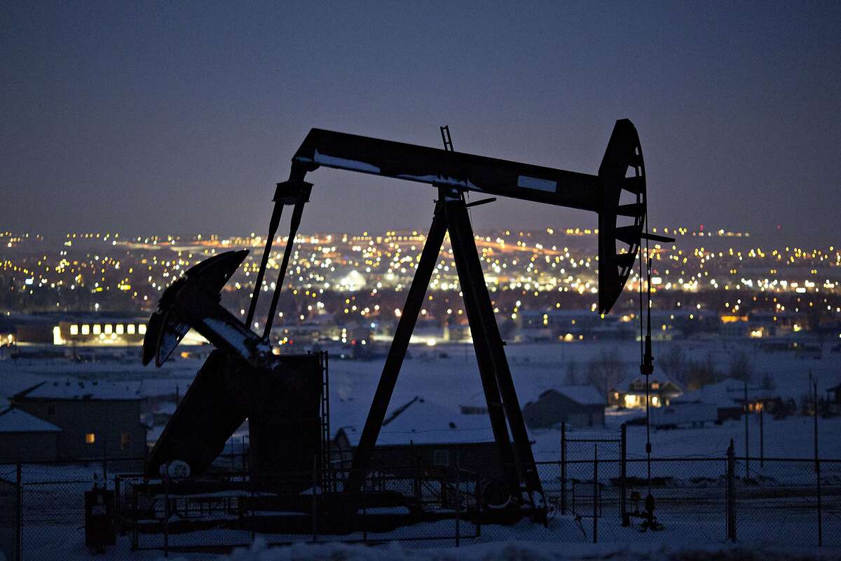 Officials: North Dakota Oil Output May Peak Within 5 Years