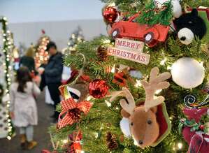 Albany Circles of Caring effort brings in more than 100 handmade wreaths