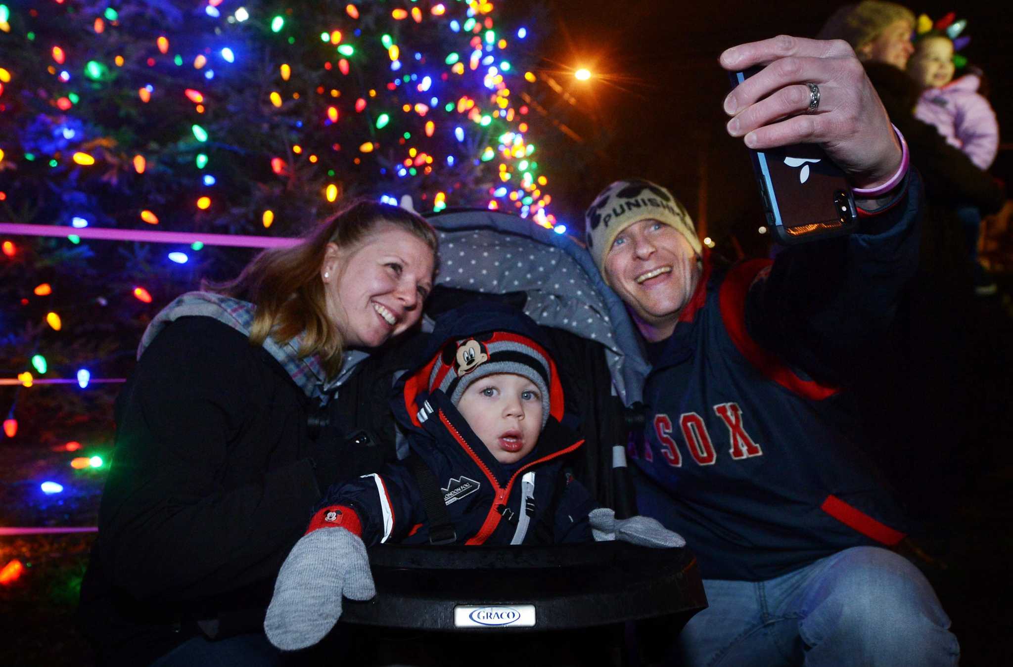In Photos Norwalk City Hall Holiday Tree Lighting Celebration