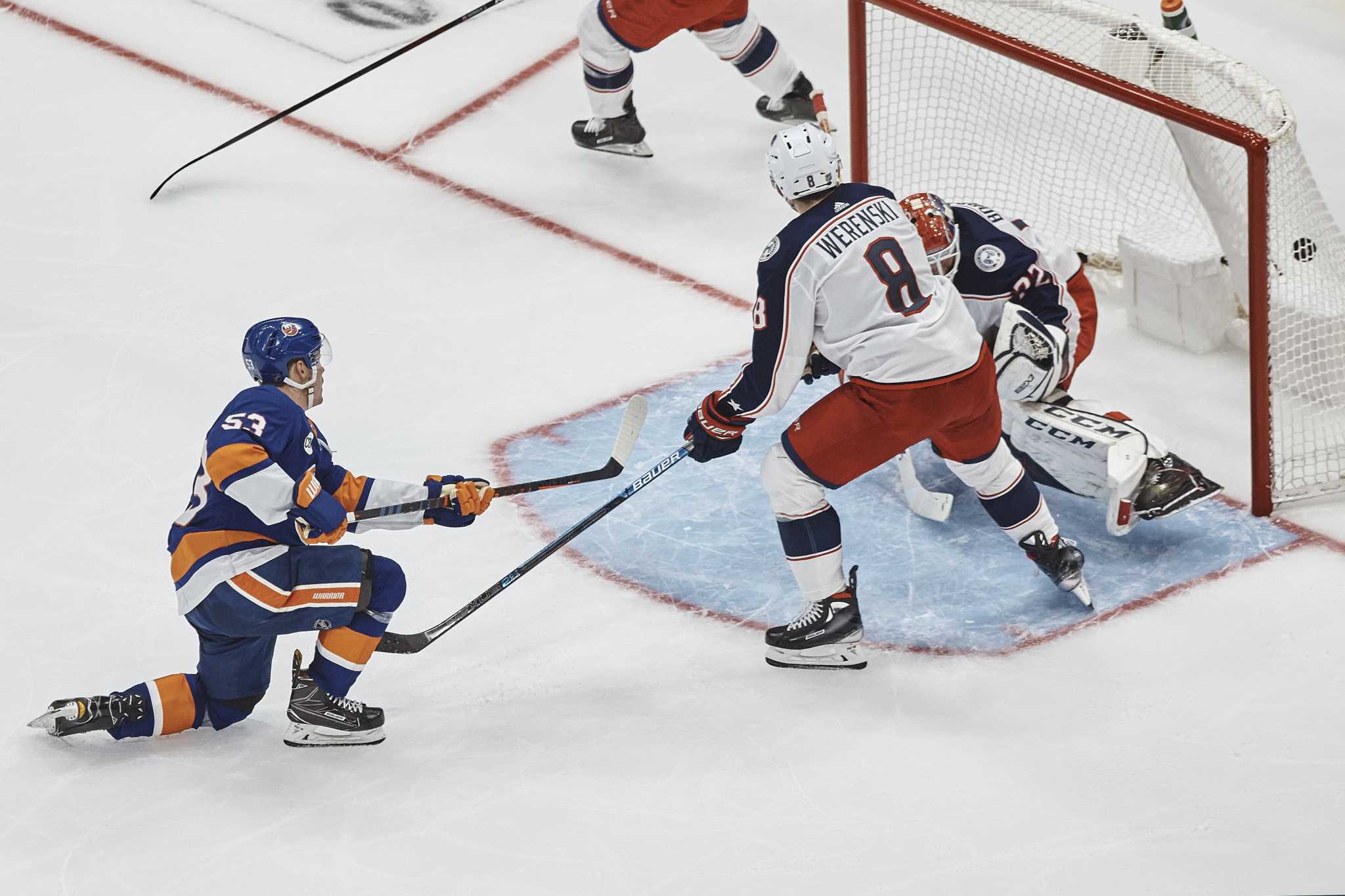 Islanders win in return to the Coliseum