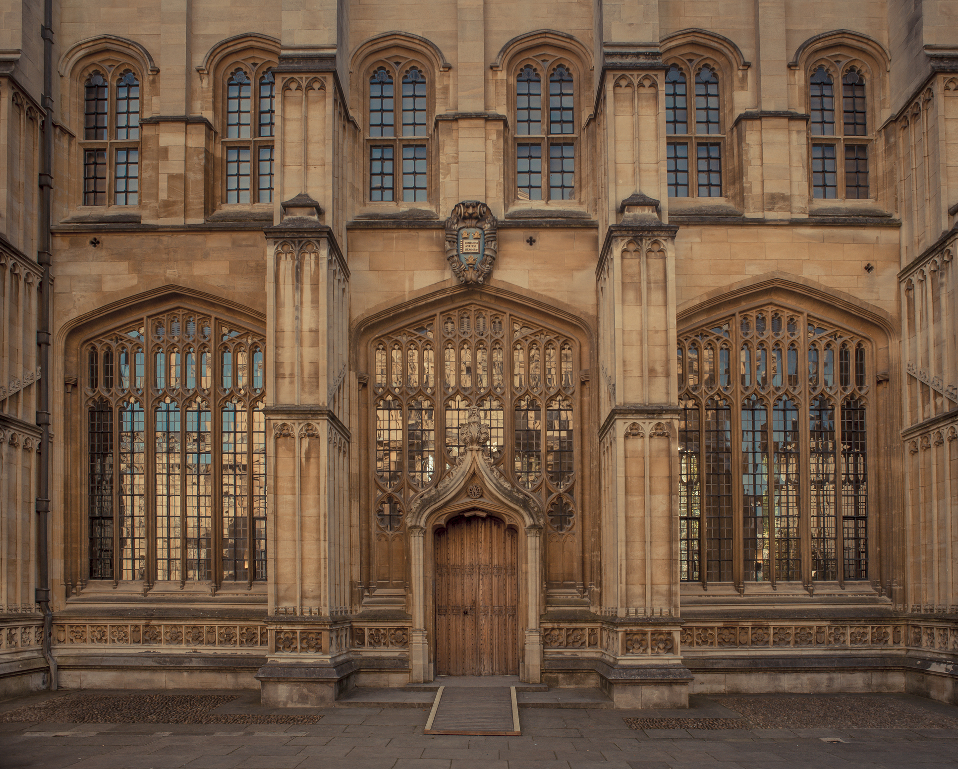 Virus vaccine may be ready for mass production by autumn, Oxford professor says - SF Gate thumbnail
