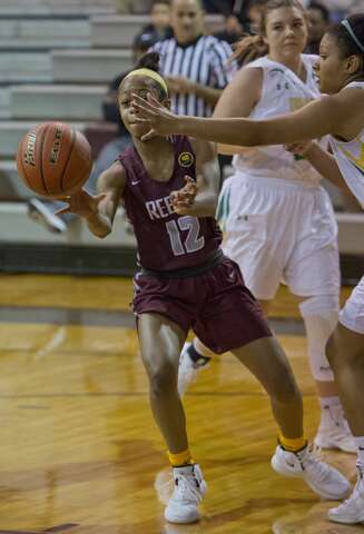 Hs Girls Basketball Lee Can T Get Much Offense Against No 3