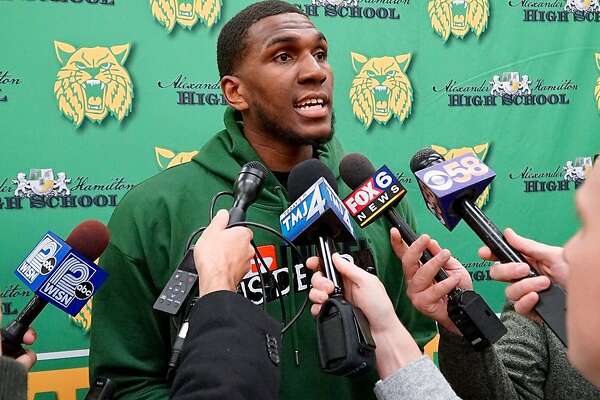 kevon looney jersey retired