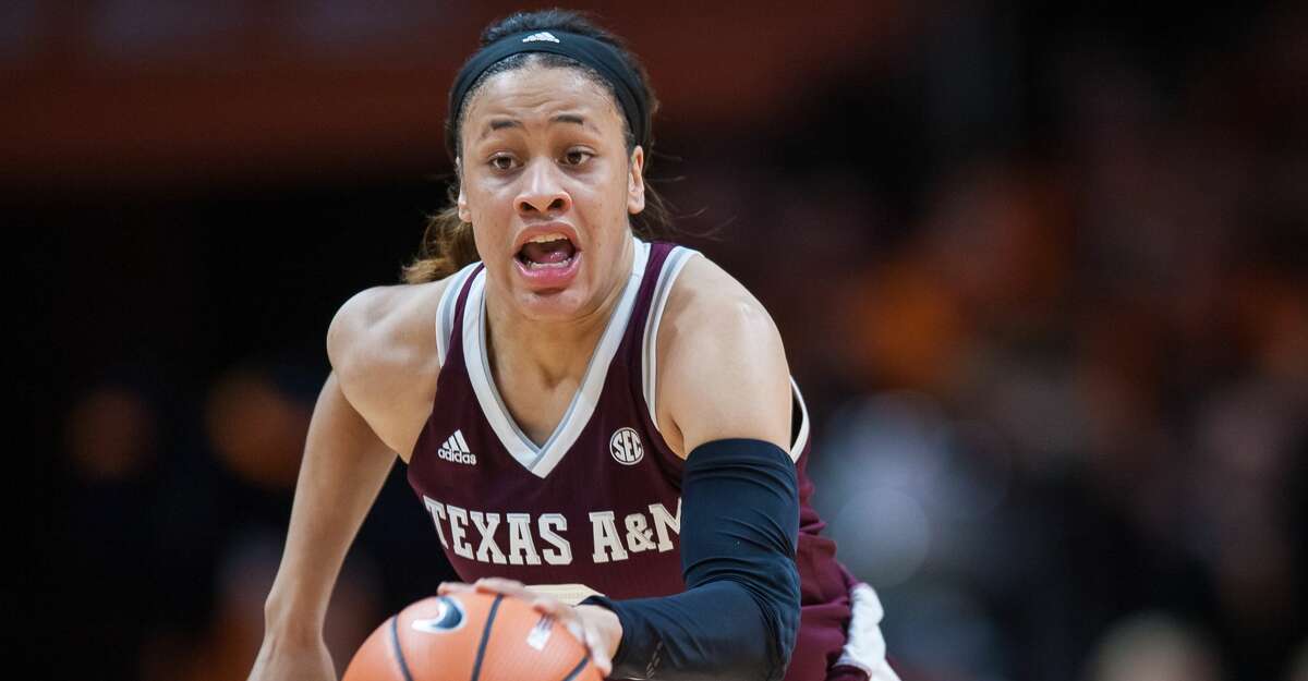 KKNOXVILLE, TN - FEBRUARY 01: Texas A&M Aggies guard Chennedy Carter (3) pushes the ball up the court during a game between the Texas A&M Aggies and Tennessee Lady Volunteers on February 1, 2018, at Thompson-Boling Arena in Knoxville, TN. Tennessee defeated the Texas A&M Aggies 82-67. (Photo by Bryan Lynn/Icon Sportswire via Getty Images)