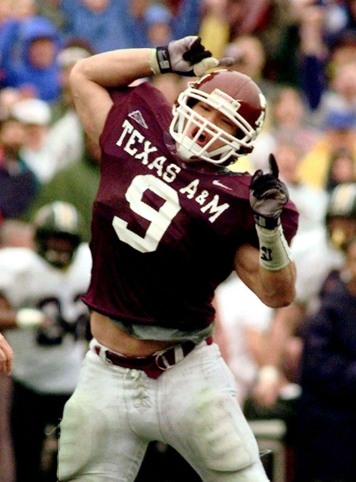 Dave Campbell's Texas Football's 1998 cover featuring Texas A&M's Dat Nguyen.