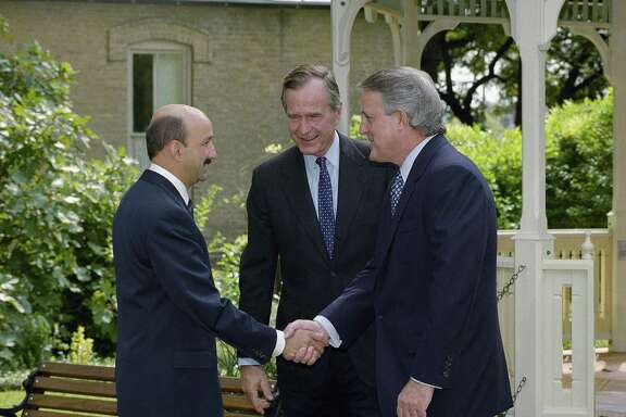 Mexican President Carlos Salinas de Gortari, left, greets Canadian Prime Minister Brian Mulroney, right, and U.S. President George Bush, Oct. 7, 1992 in San Antonio, Texas. The leaders are scheduled to initial the North American Free Trade Agreement that would create the worlds largest trading bloc, with a combined economic output of $6 trillion. (AP Photo/Marcy Nighswander)