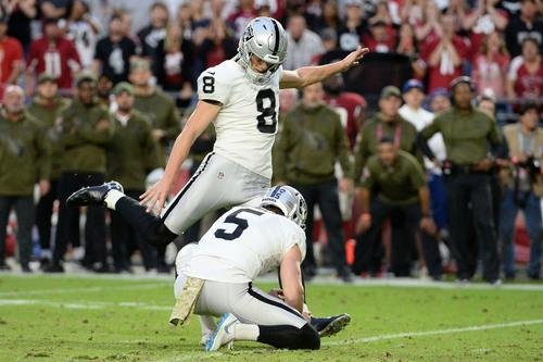 Raiders re-sign Carlson, Ateman, Murray