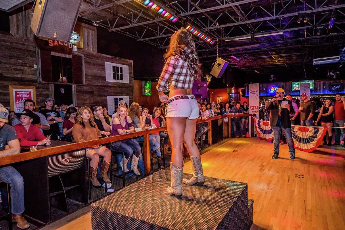 Photos San Antonio country bar gets 'wild' for a 'Daisy Dukes' contest
