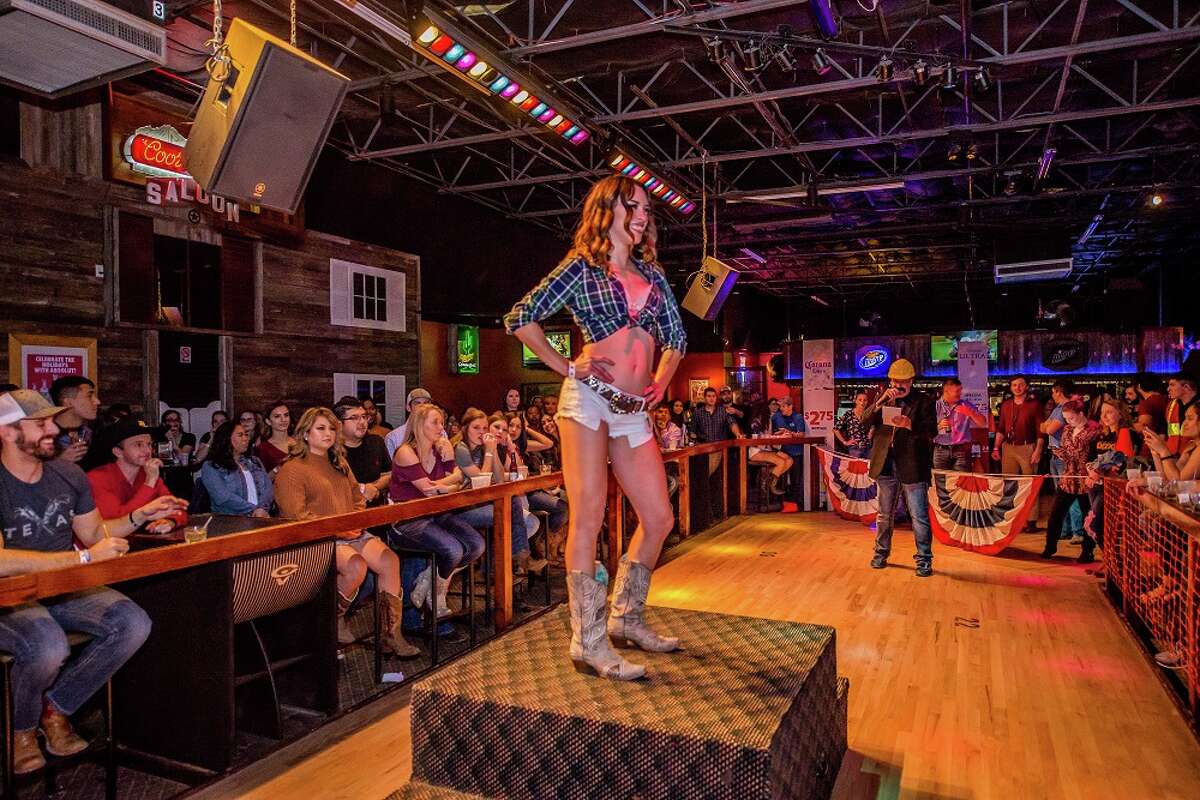 Photos San Antonio Country Bar Gets Wild For A Daisy Dukes Contest