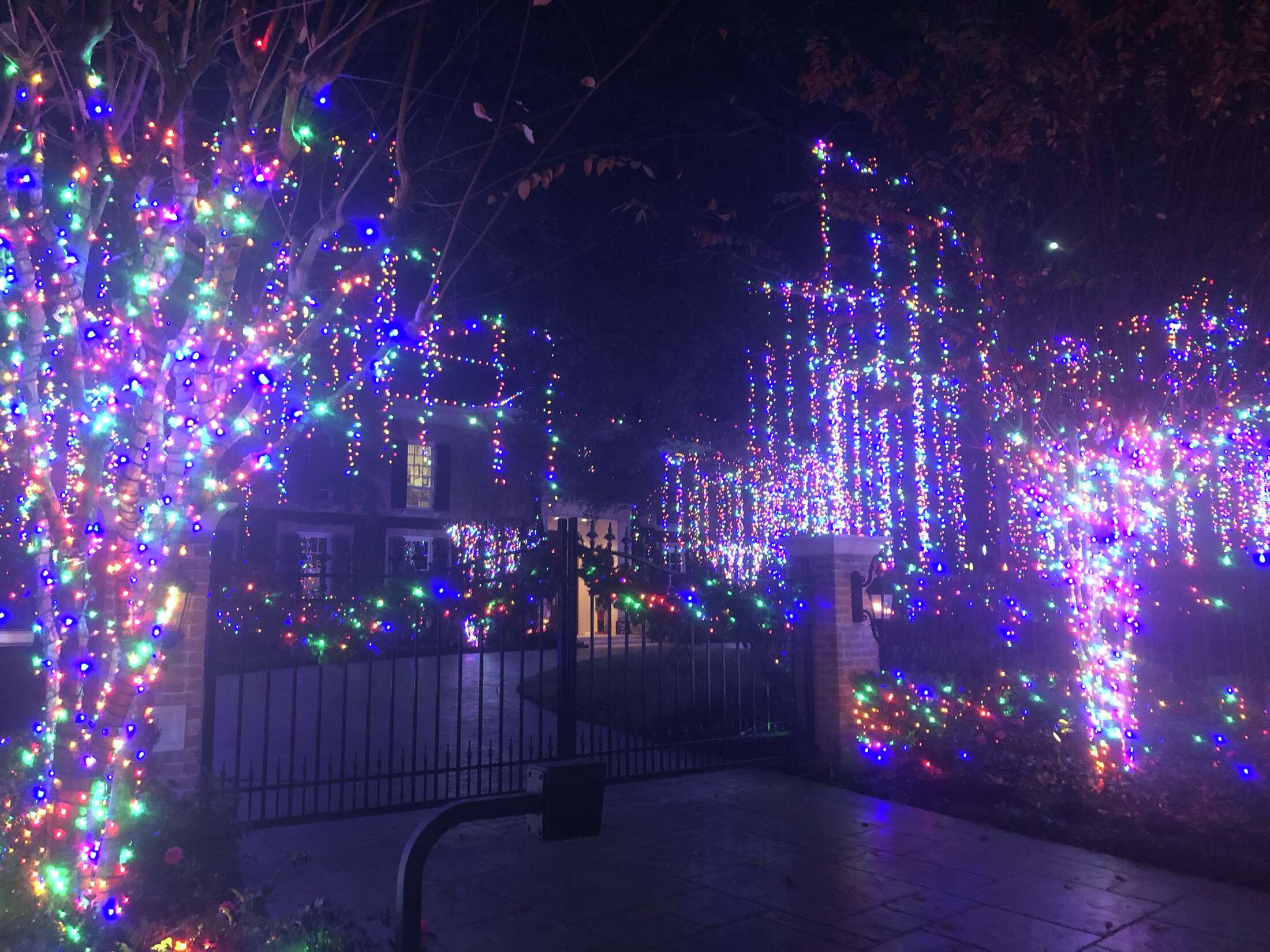 The Best River Oaks Christmas Light Displays This Year