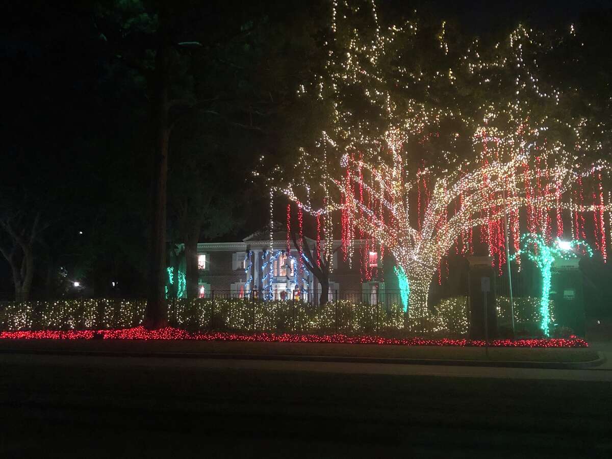 The best River Oaks Christmas light displays this year