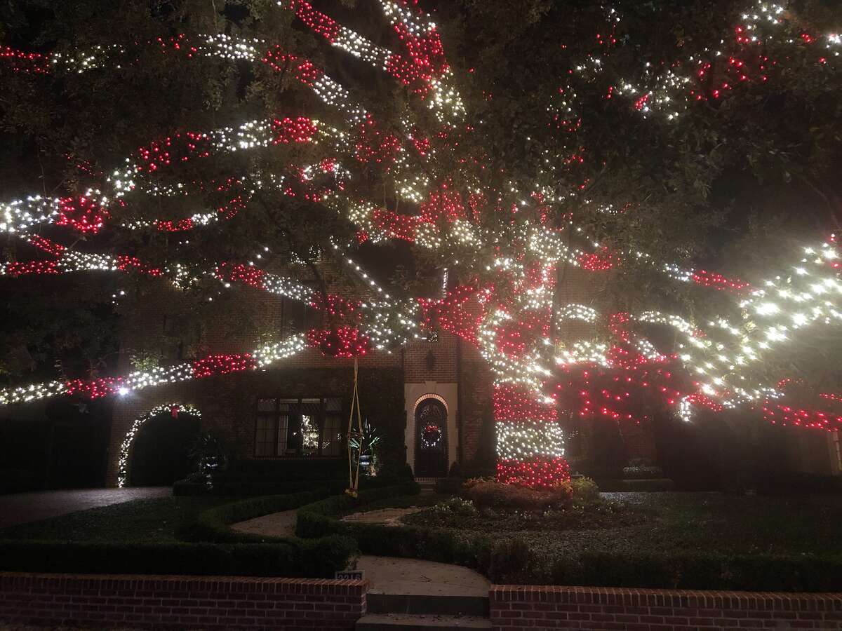 The best River Oaks Christmas light displays this year