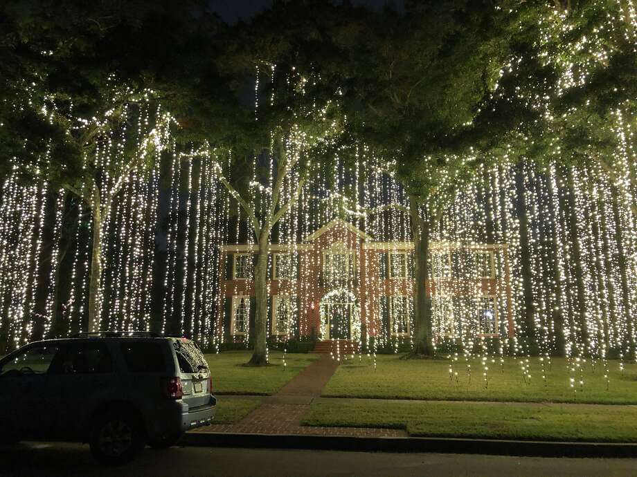 Here S Where To See The Best Christmas Lights Around Houston