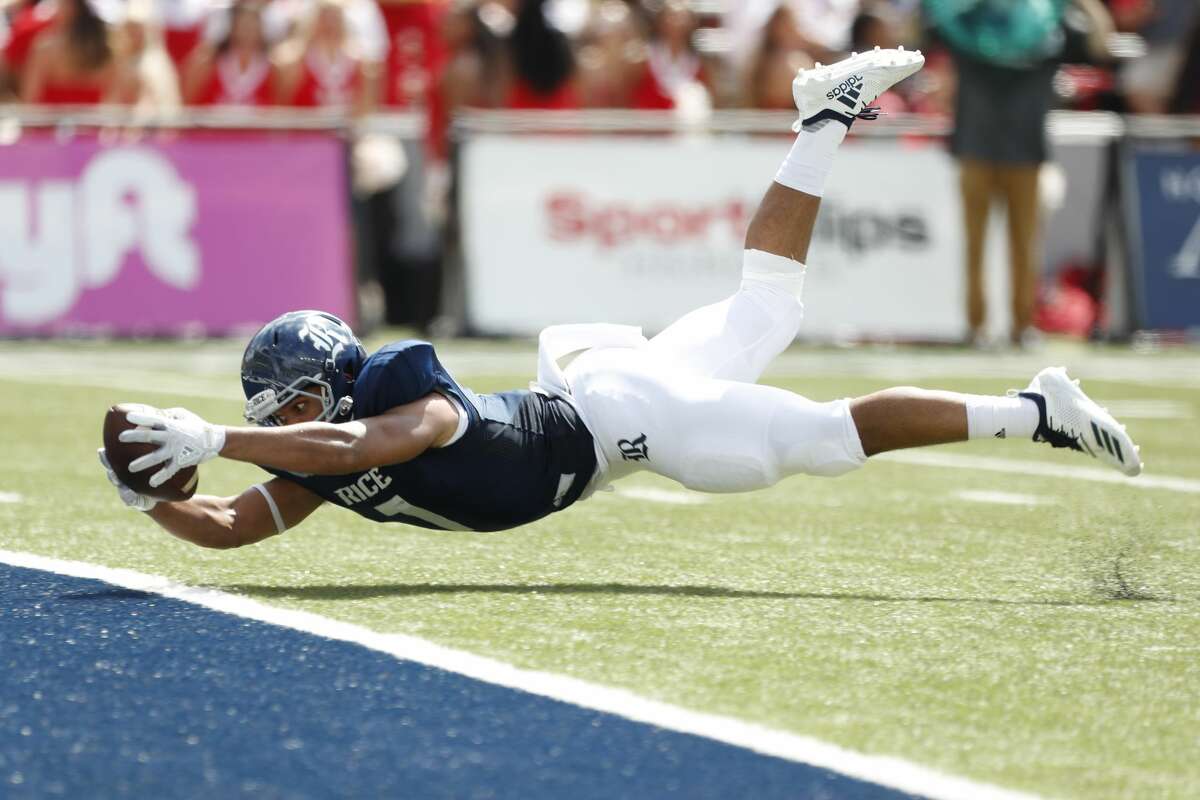 Rice tight end Jordan Myers (7) dives into the end zone for a 29-yard touchdown reception against Houston during the first quarter of an NCAA football game at Rice Stadium on Saturday, Sept. 1, 2018, in Houston.