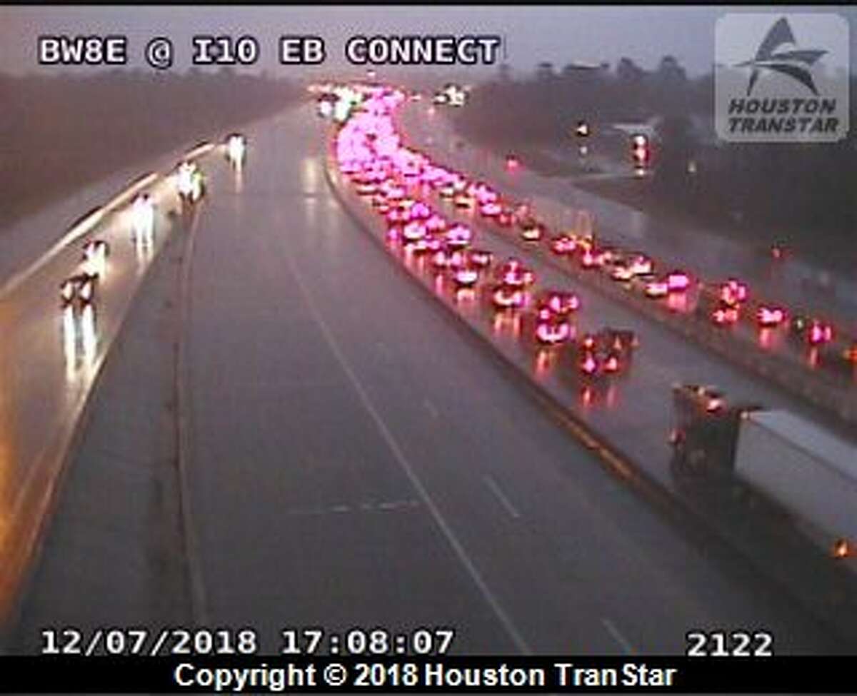 Fatal crash blocks all mainlines of East Beltway 8