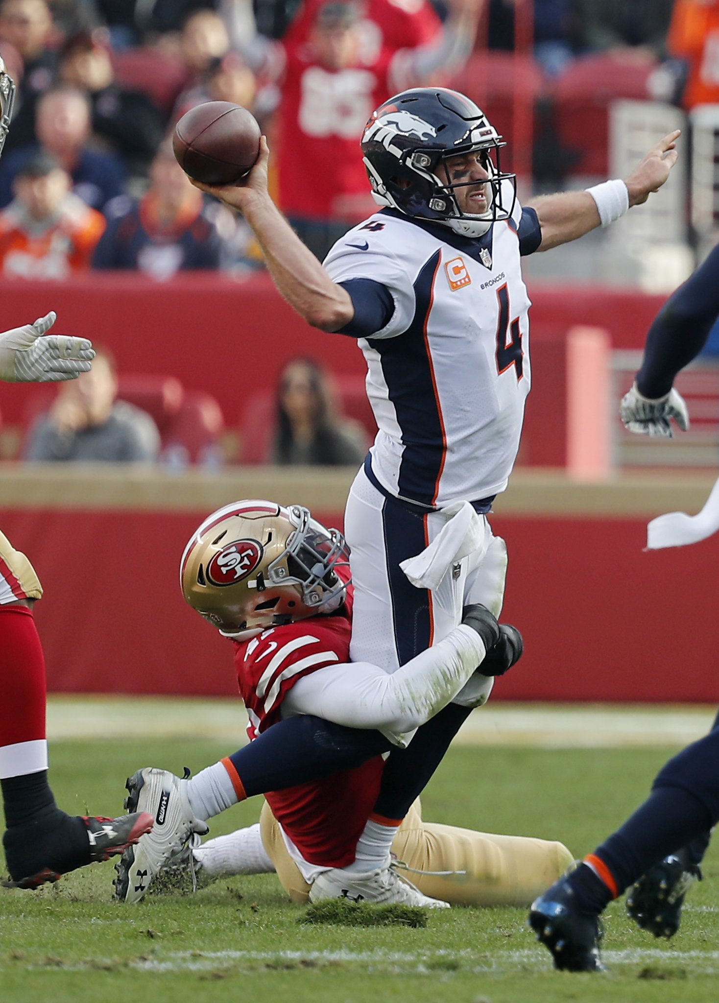 Denver Broncos tight end Shannon Sharpe runs after the catch during News  Photo - Getty Images