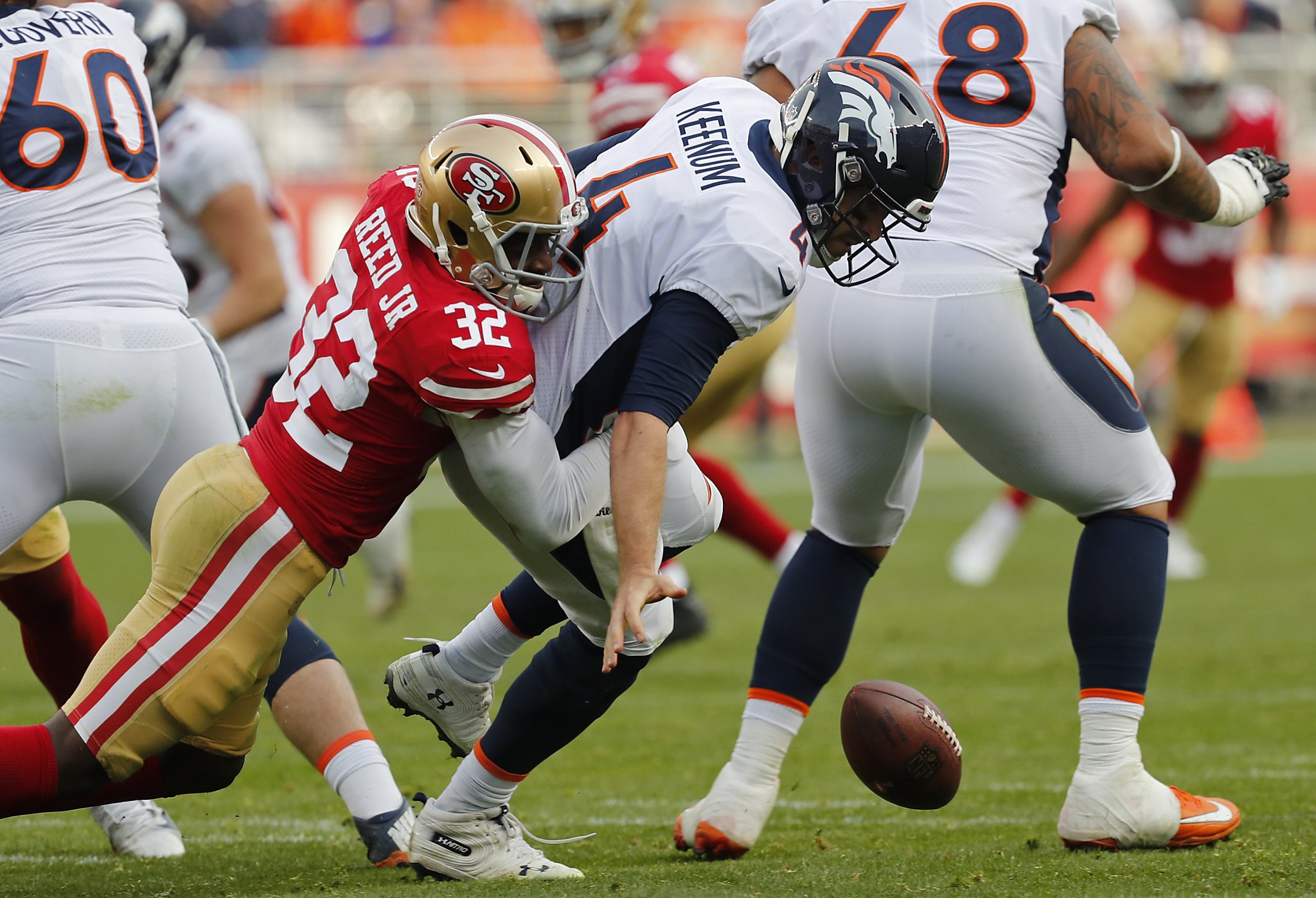 August 19, 2017: San Francisco 49ers tight end George Kittle (85) runs for  a big gain after the catch in the game between the Denver Broncos and San  Francisco 49ers, Levi Stadium