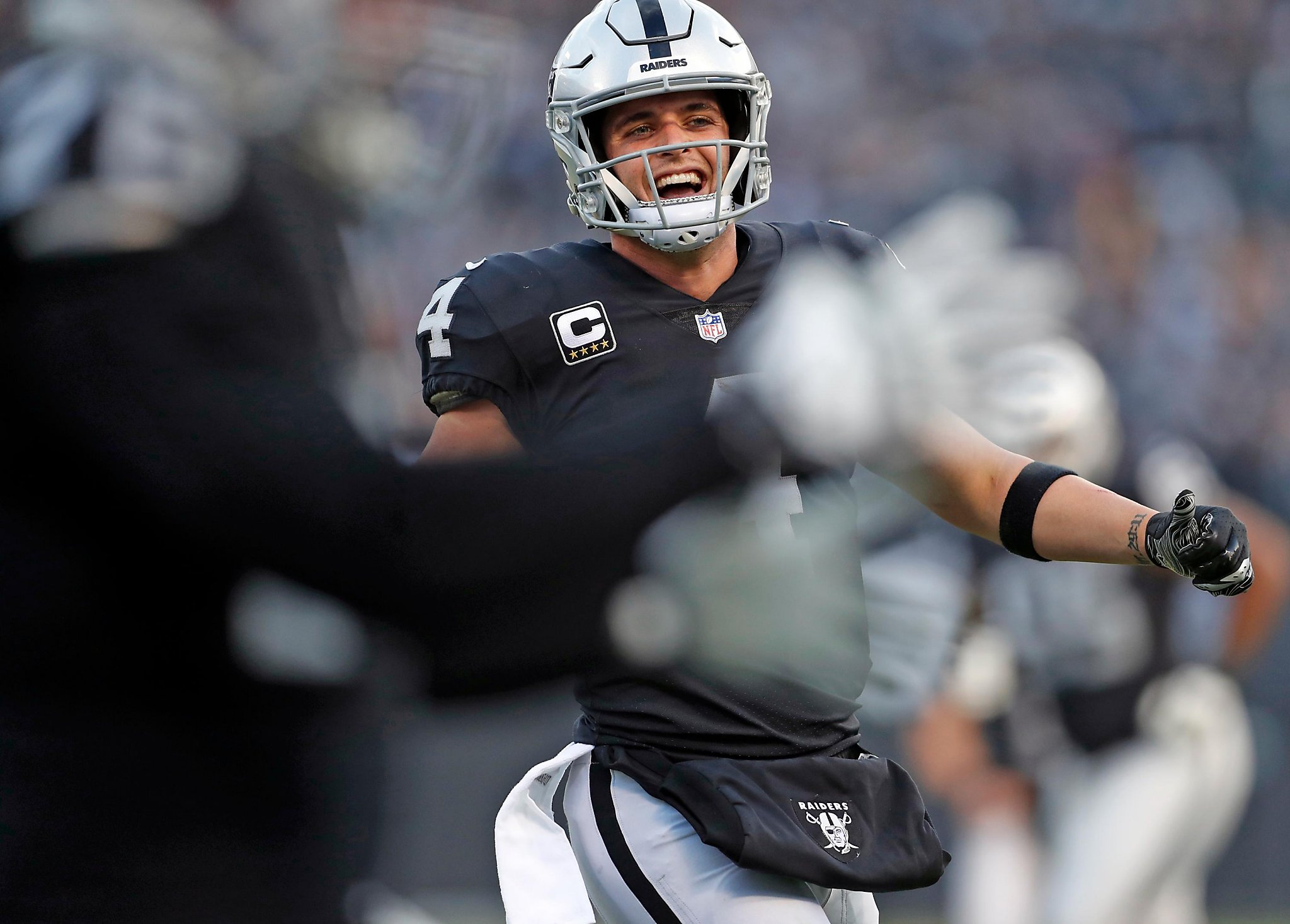 Raiders QB Derek Carr keeps growing on GM Mike Mayock - SFChronicle.com