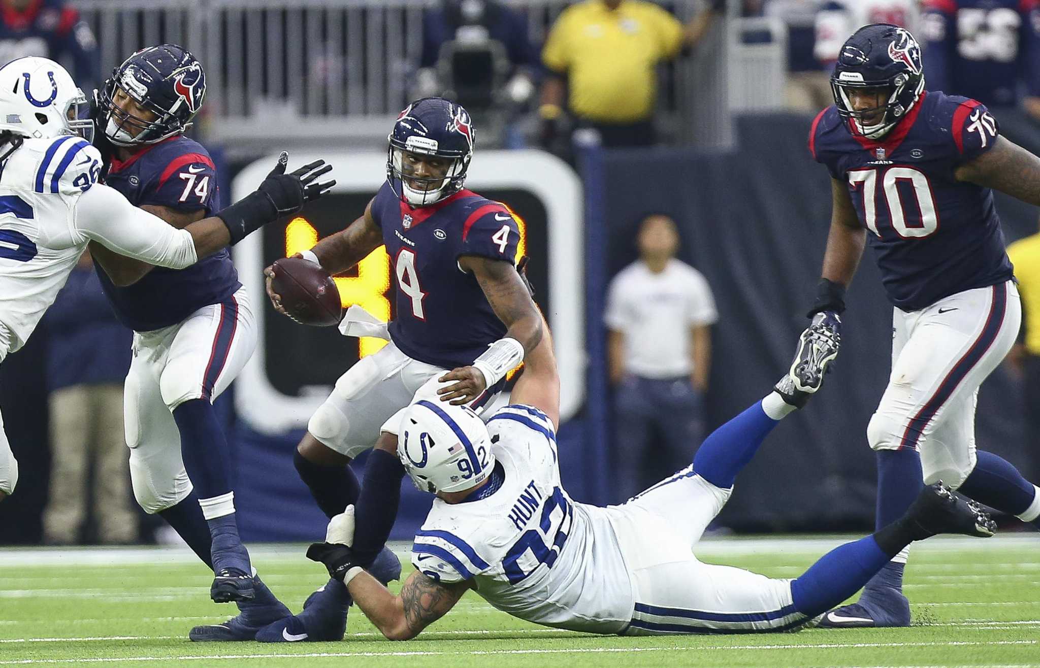 DeAndre Hopkins mentoring Texans rookie Vyncint Smith