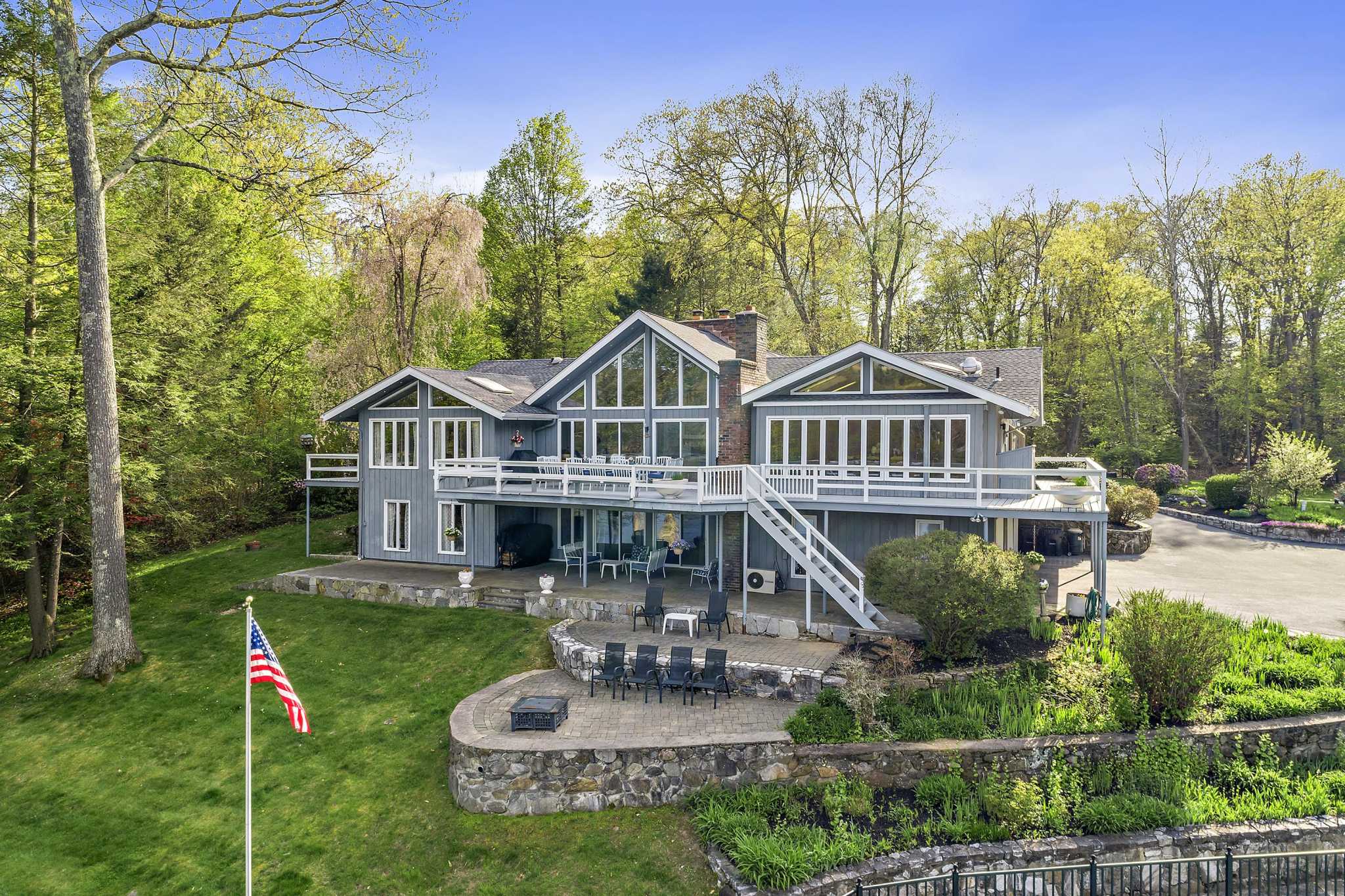 Lake Lillinonah villa