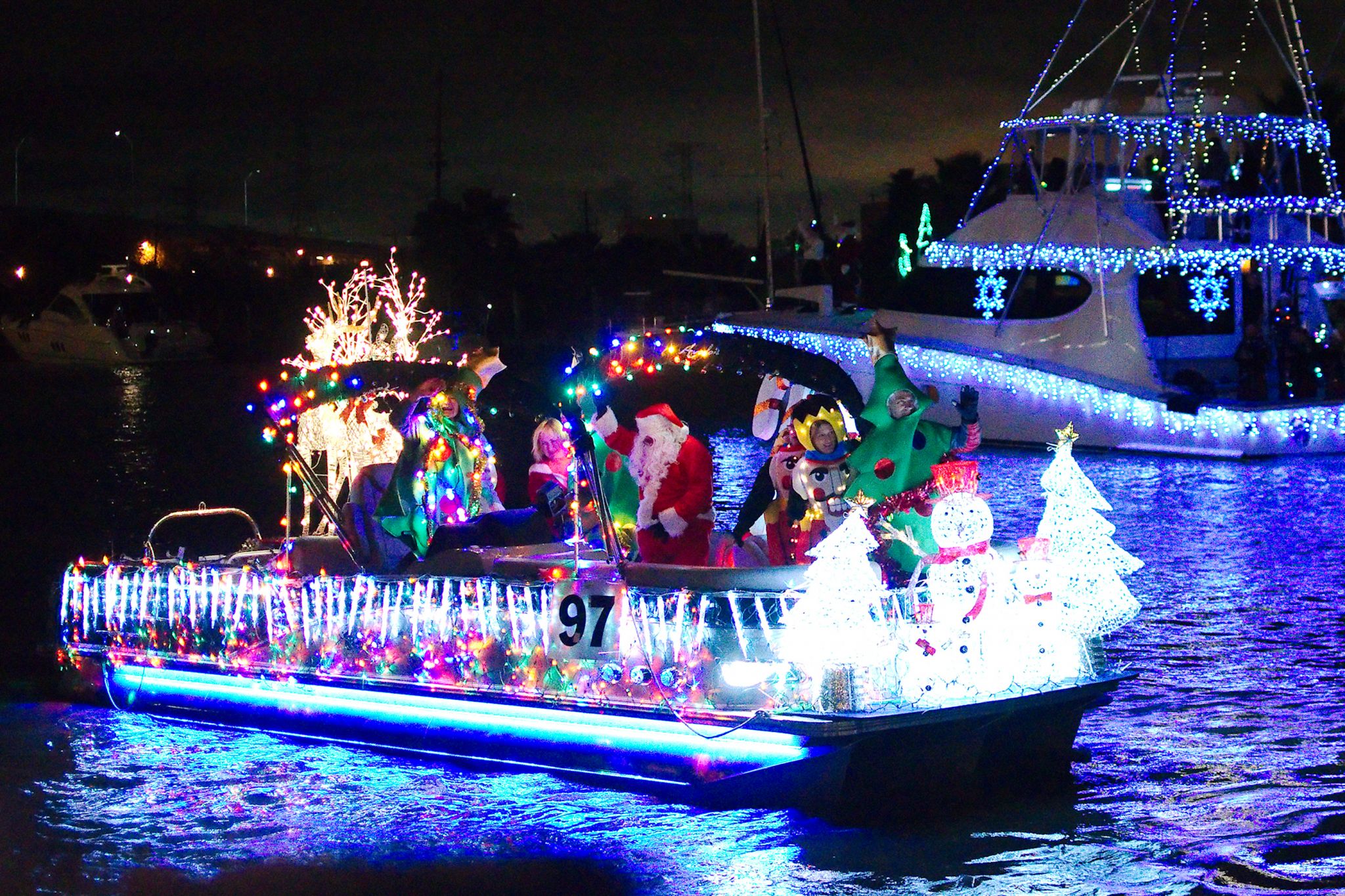 PHOTOS Holidaydecorated boats light up Kemah for annual parade