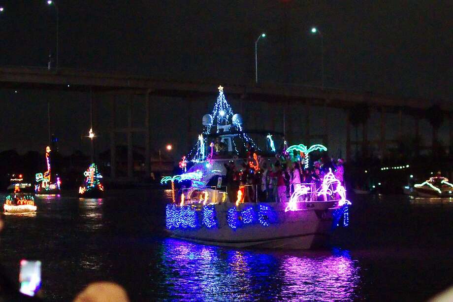 PHOTOS Holidaydecorated boats light up Kemah for annual parade