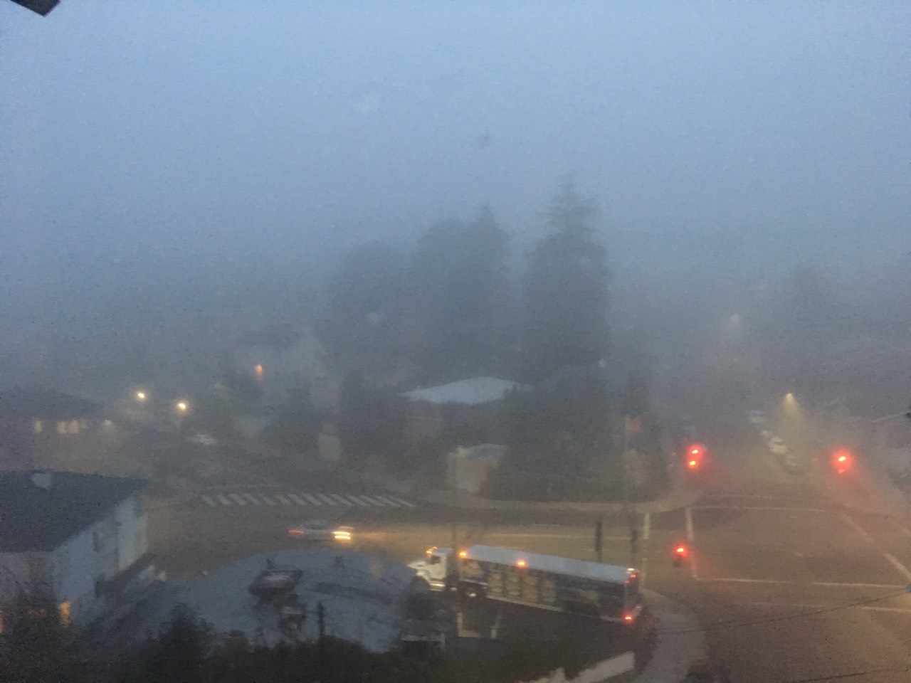 Dense fog shrouds Bay Area during Tuesday morning commute