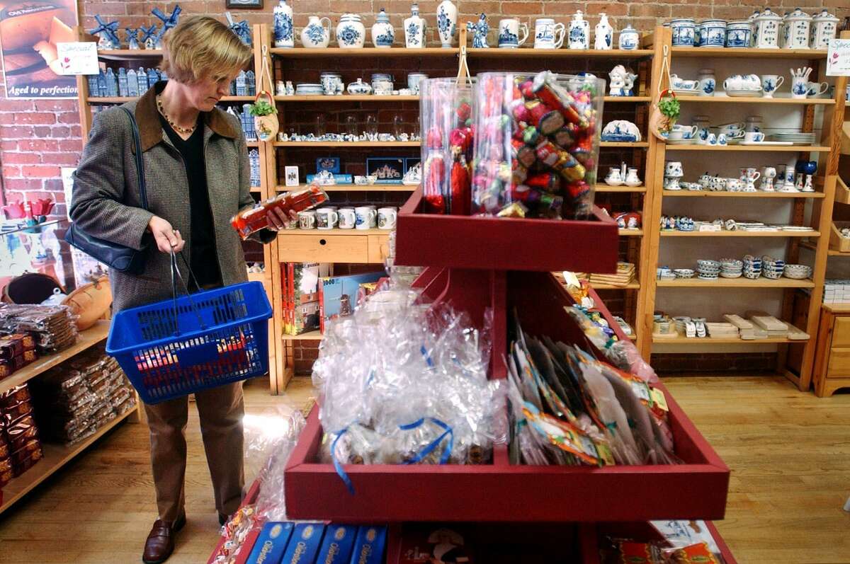 Norwalk foodie, knick knack shop closes quietly