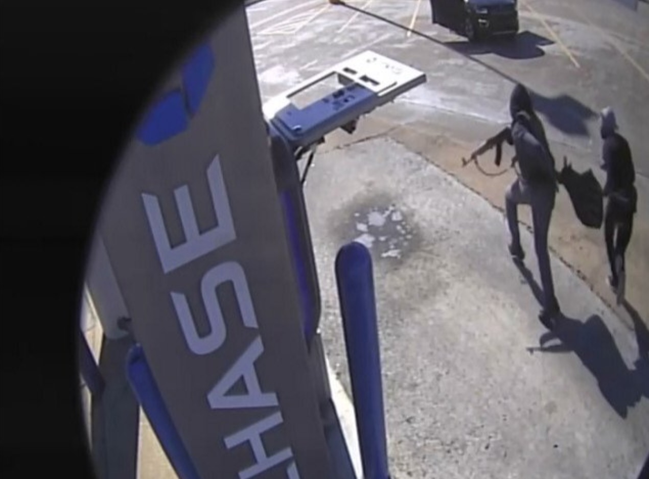 Suspects shoot AK47 during brazen southeast Houston armored truck