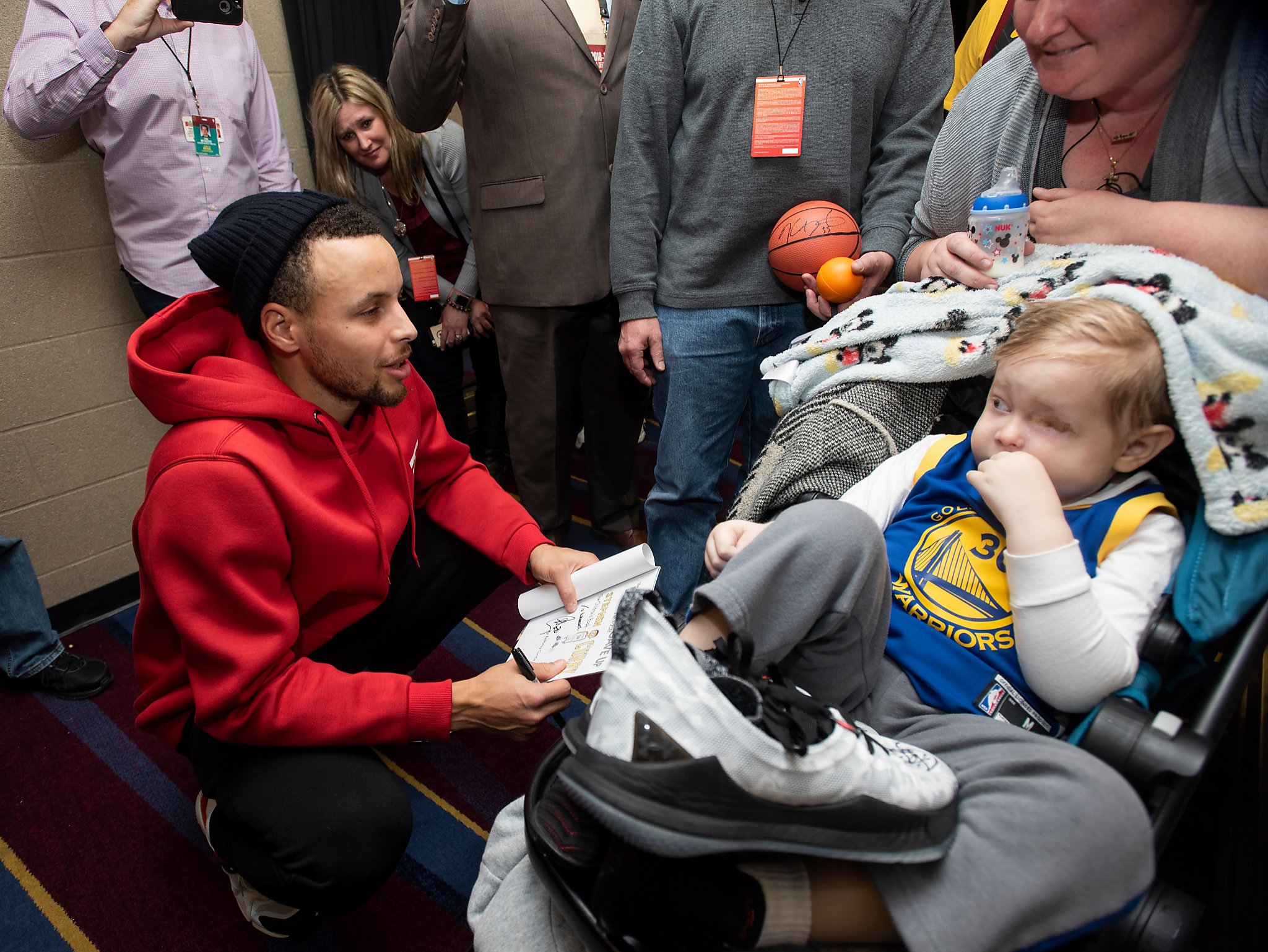 Warrior Stephen Curry's biggest assists have been to terminally ill children