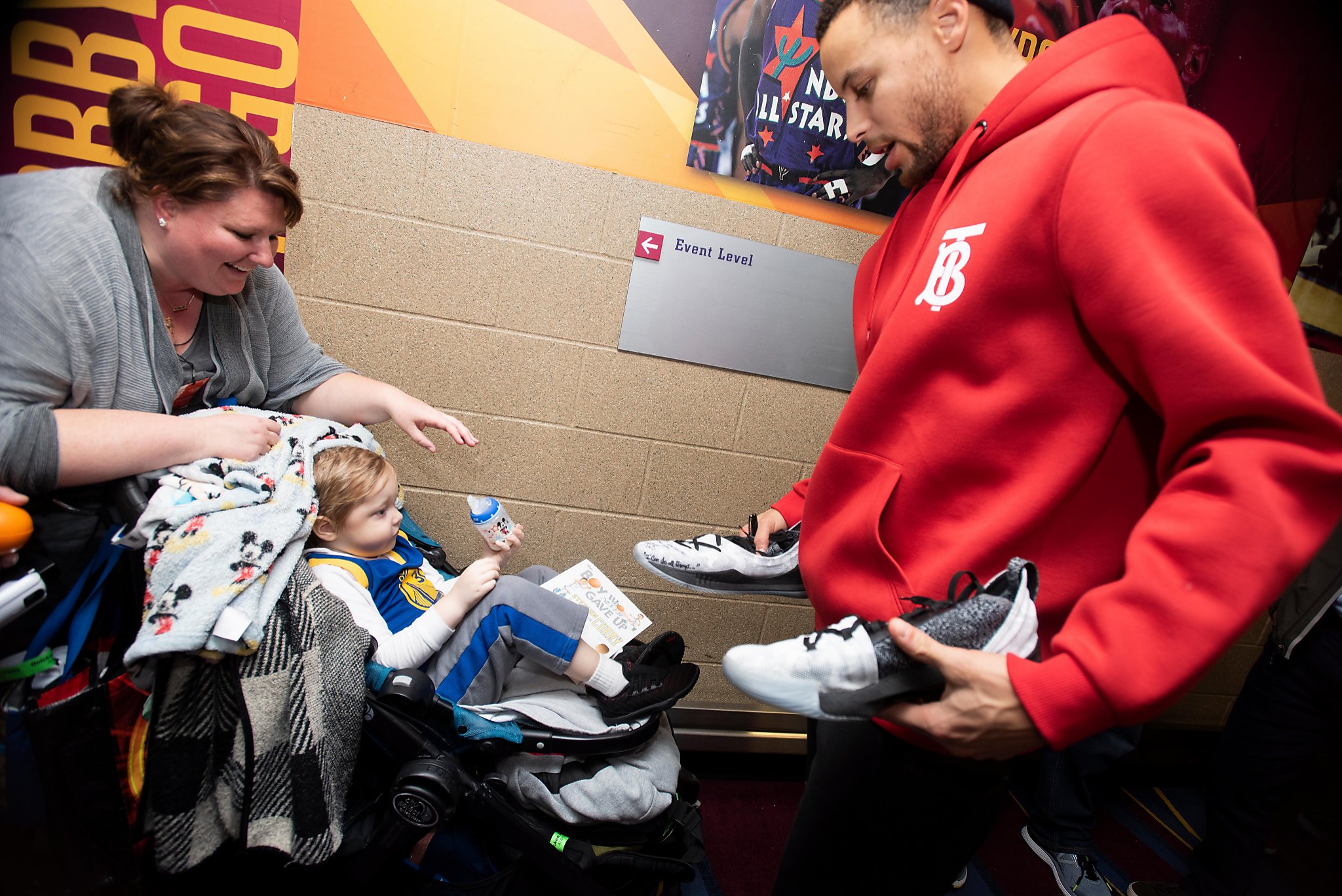 Warrior Stephen Curry's biggest assists have been to terminally ill children