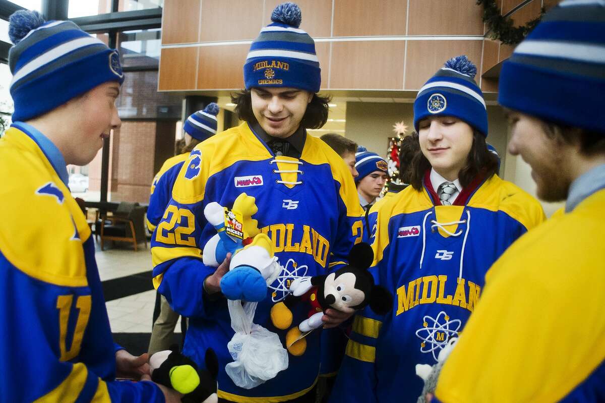 Midland High hockey team donates toys to MidMichigan Medical Center