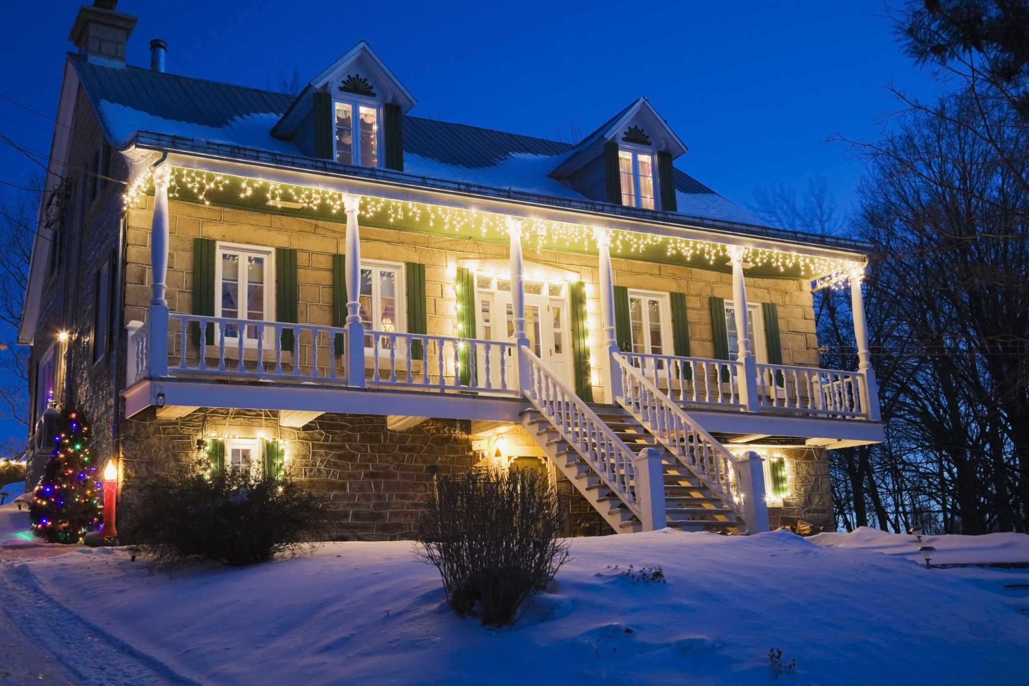 How to boost curb appeal during winter