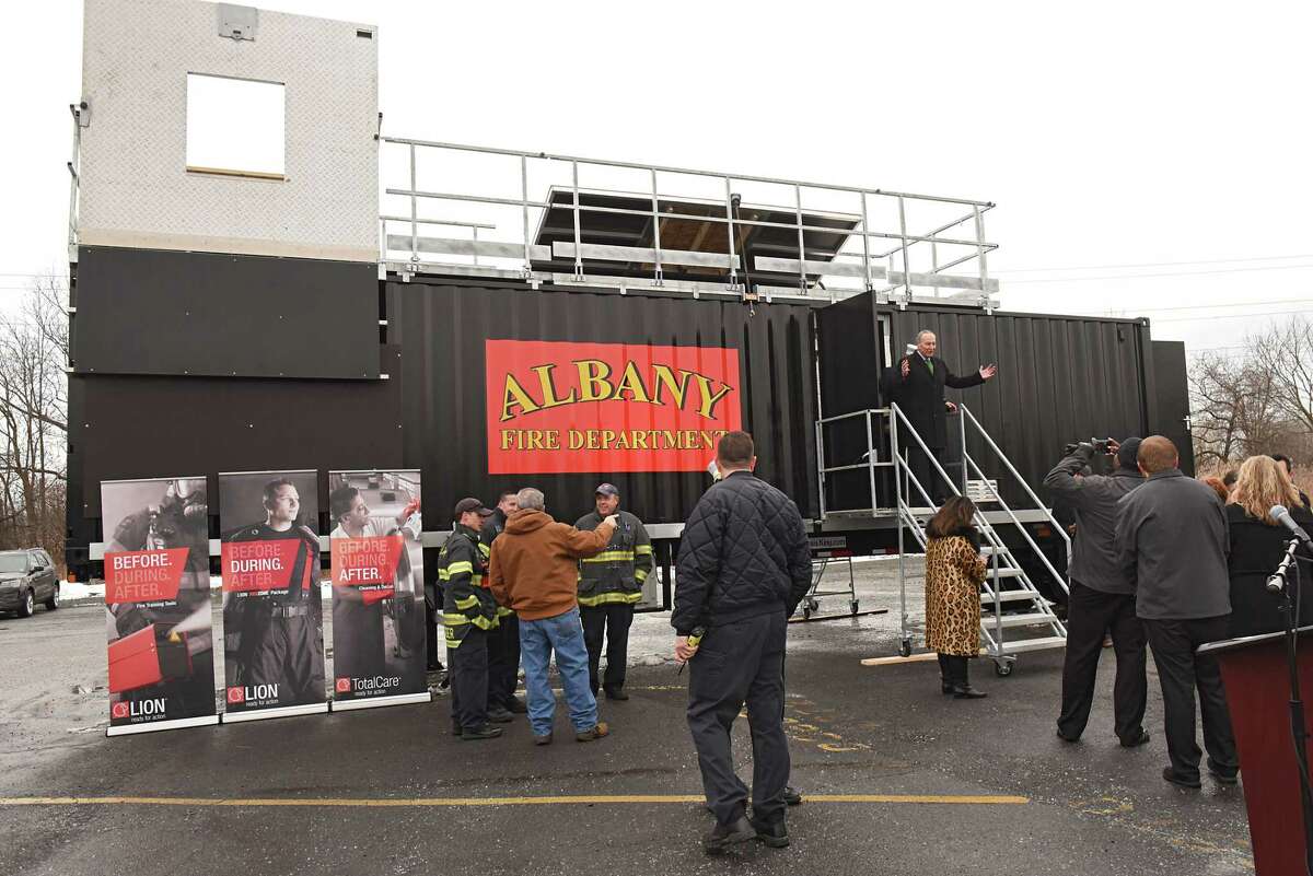 U.S. Senator Charles E. Schumer joins Albany Mayor Kathy Sheehan, Albany Fire Chief Joe Gregory, Director, Marketing for LION Fire Equipment, and Albany firefighters, to unveil the City?•s new state-of-the-art training equipment for the Albany Fire Department at the Port of Albany on Friday, Dec. 14, 2018 in Albany, N.Y. (Lori Van Buren/Times Union)