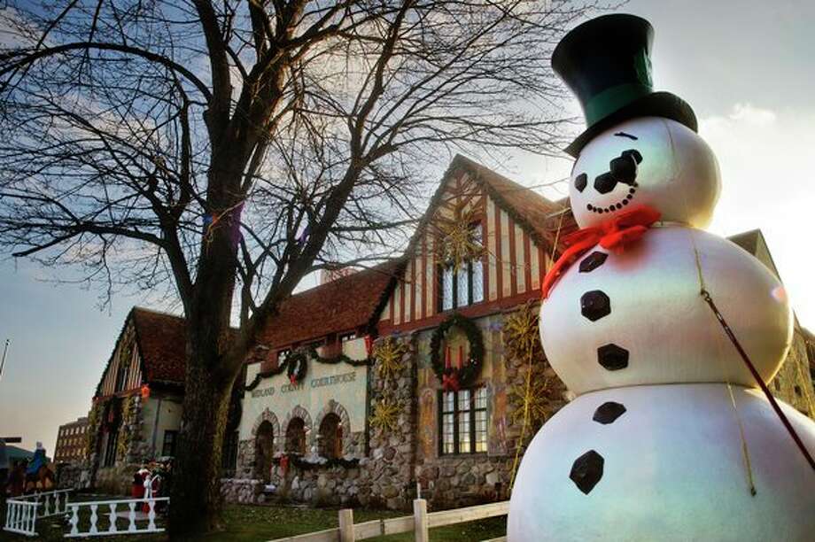 Courthouse Decorations Delight For Many Generations Midland