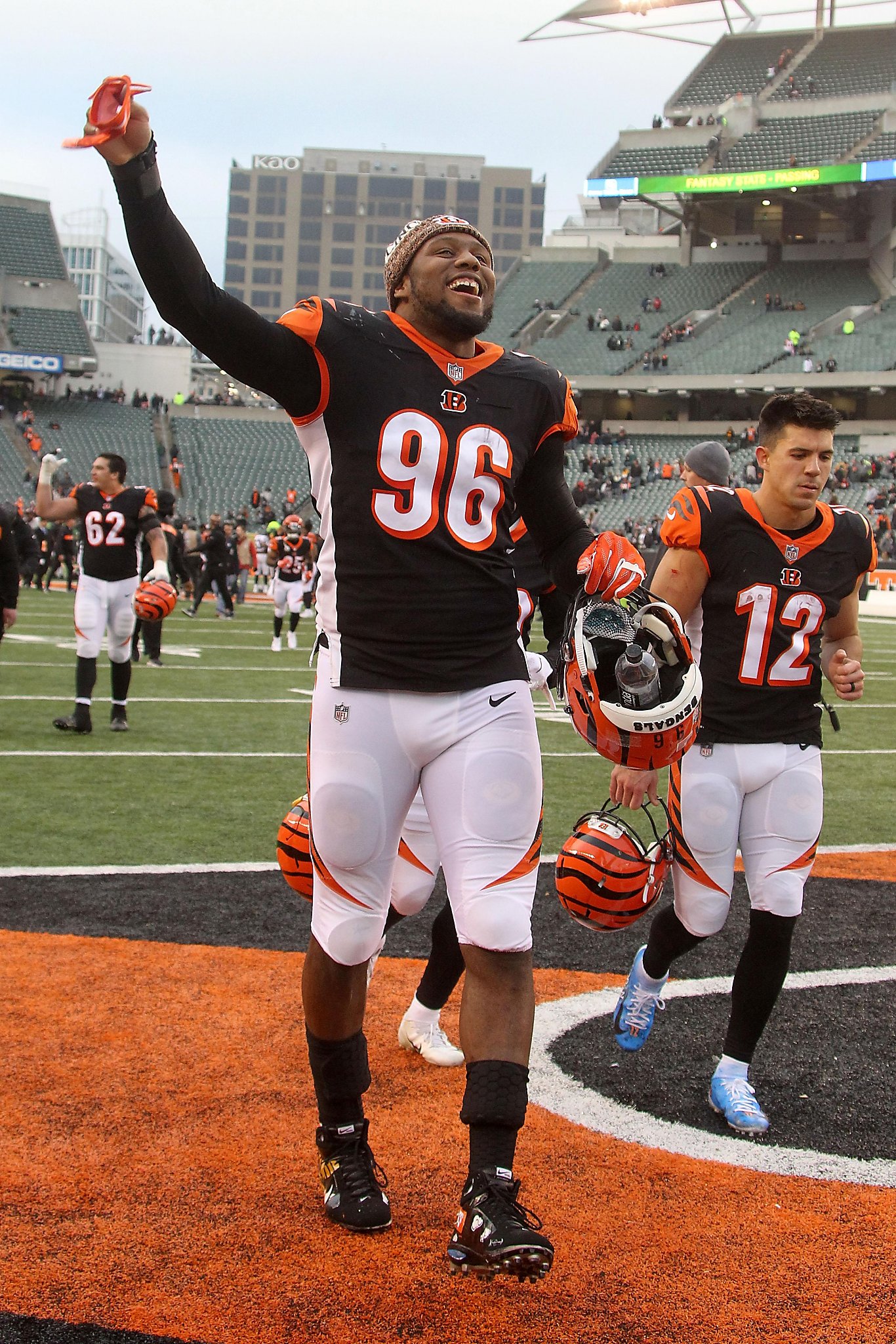 Cincinnati Bengals trade veteran DE Carlos Dunlap to Seattle Seahawks 