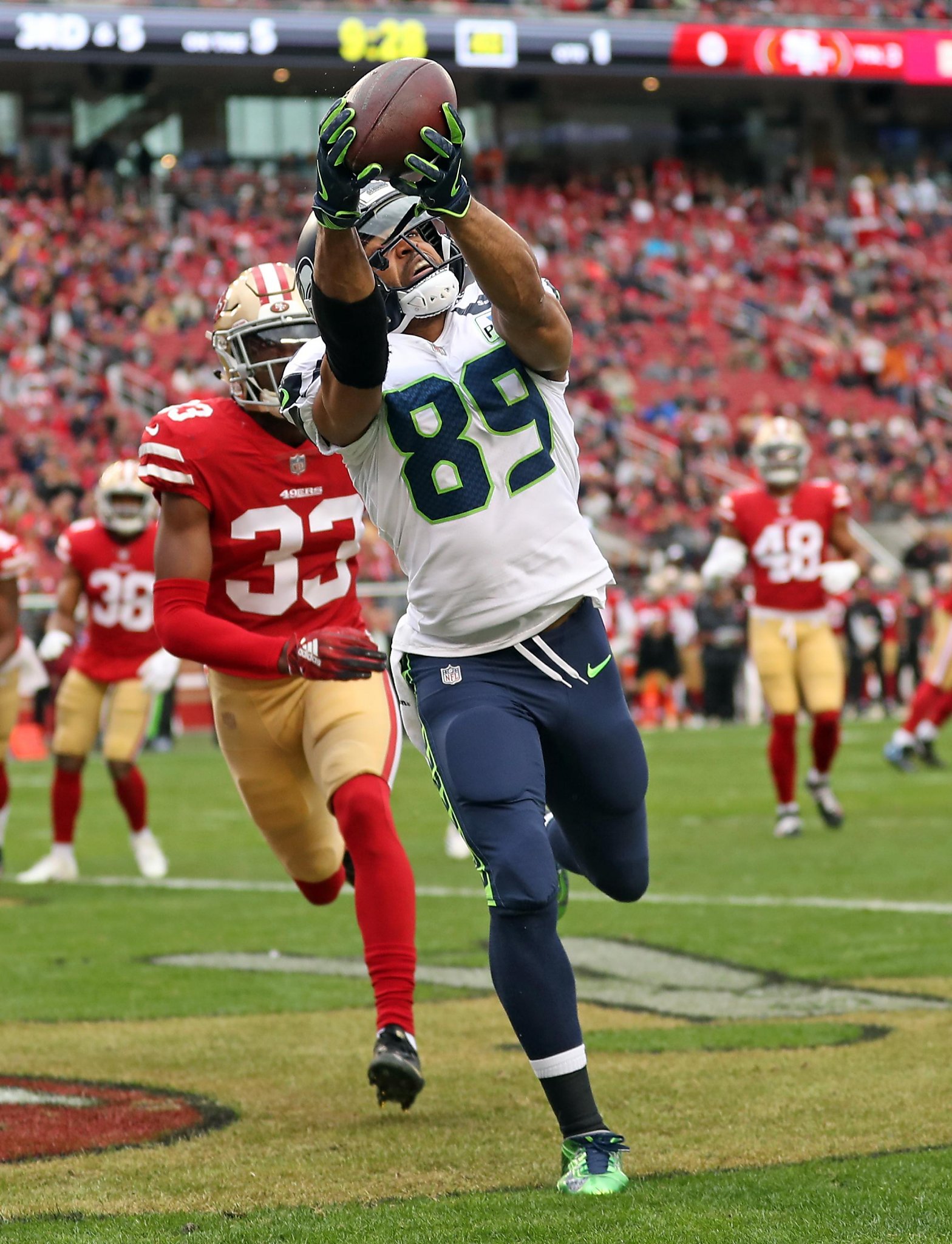 Seattle, WA, USA. 30th Dec, 2018. Seattle Seahawks wide receiver Tyler  Lockett (16) with the ball during a game between the Arizona Cardinals and  the Seattle Seahawks at CenturyLink Field in Seattle