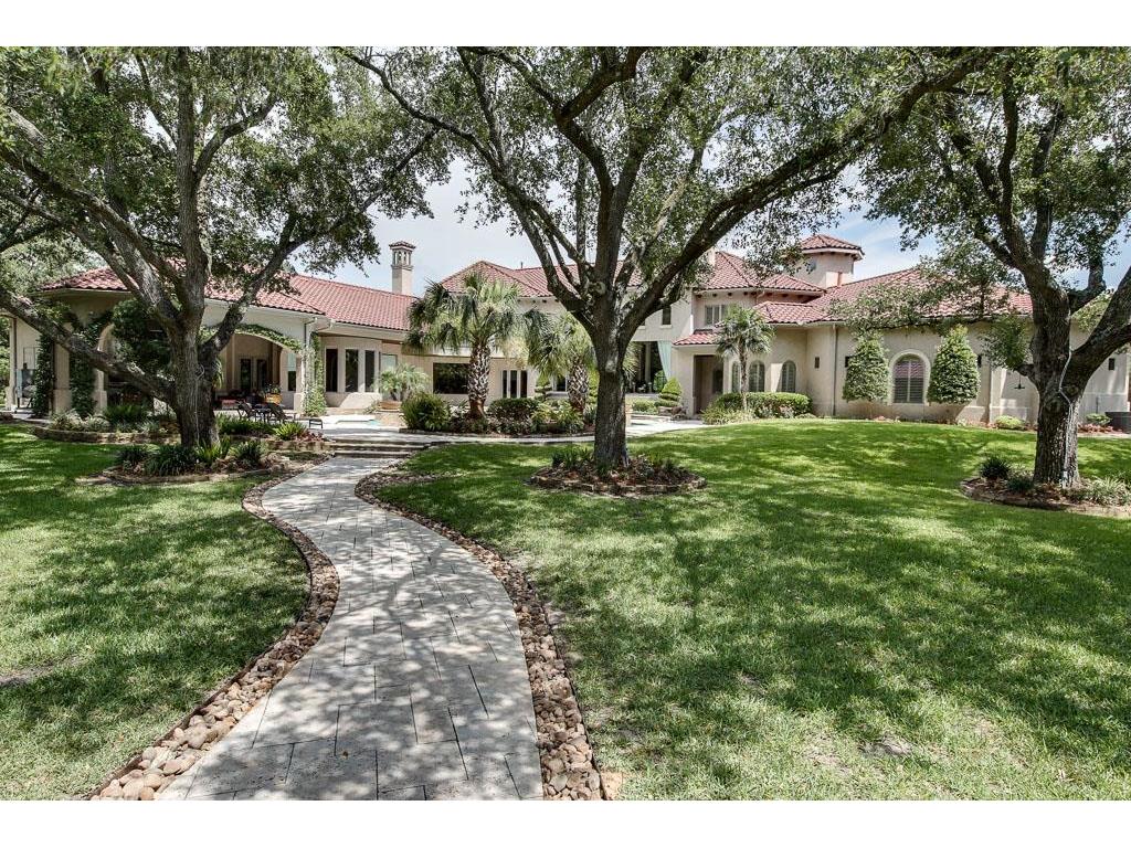 Peek inside a hotellike Friendswood mansion designed by prominent