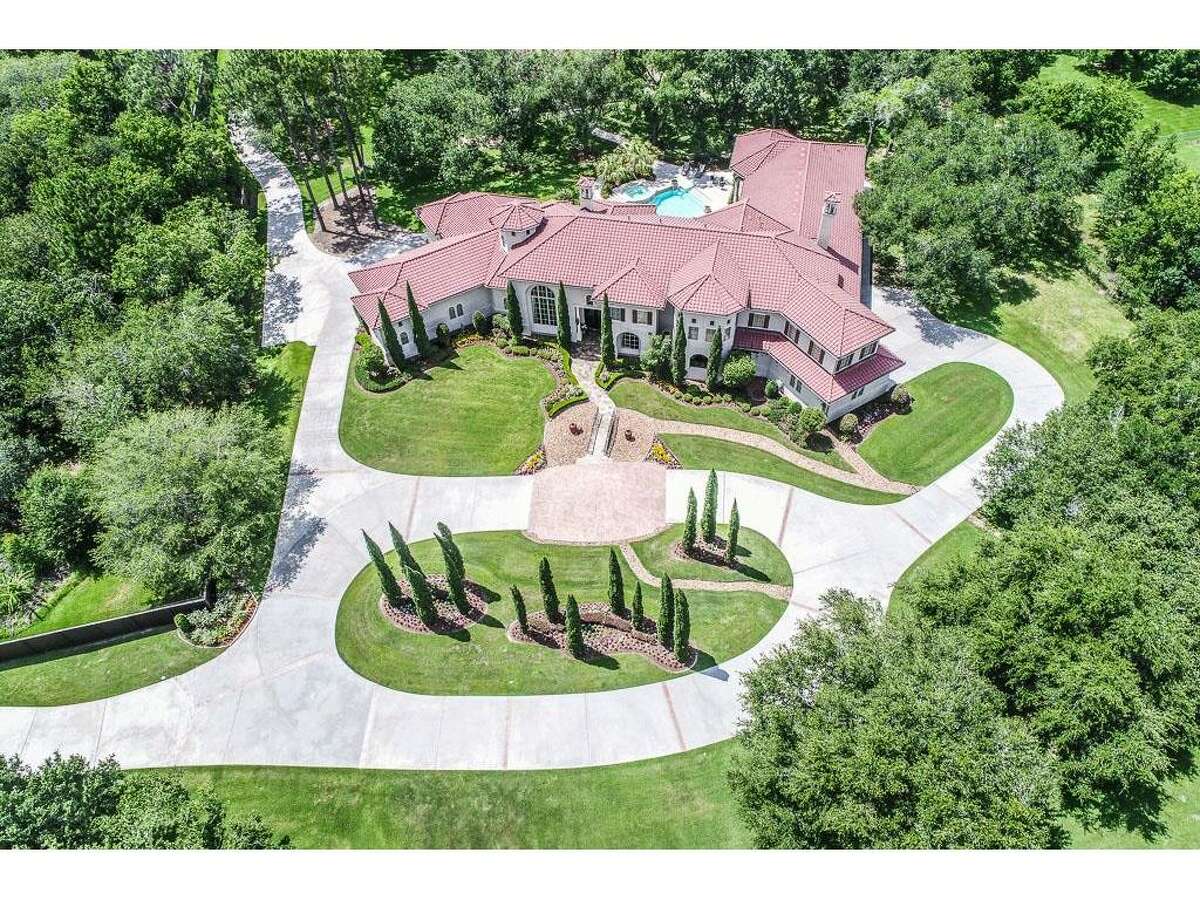 Peek inside a hotellike Friendswood mansion designed by prominent