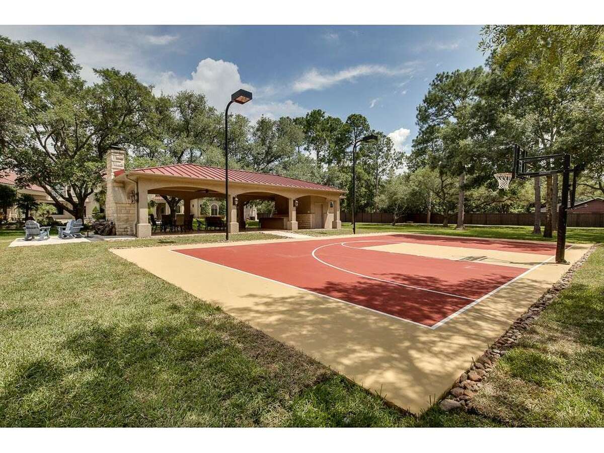 Peek inside a hotellike Friendswood mansion designed by prominent