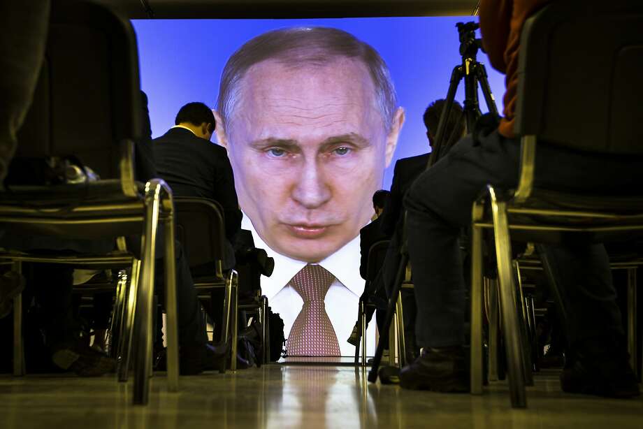 Disrespect Putin And You Ll Pay A 23 000 Fine Connecticut Post Journalists Watch As Russian President Vladimir Putin Gives His Annual State Of The Nation Address In