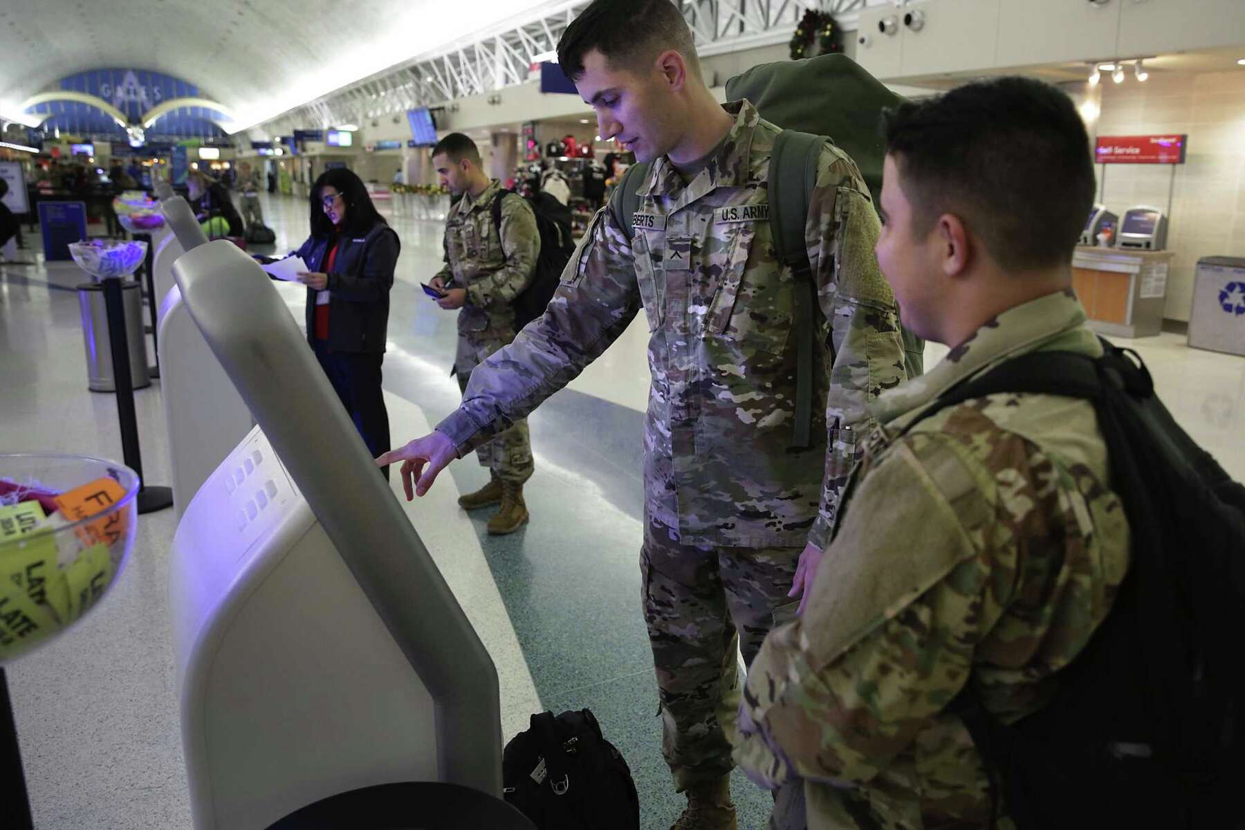 Goodfellow Afb Christmas Exodus 2022 Troops Leave S.a. Bases For Home As 'Exodus' Begins