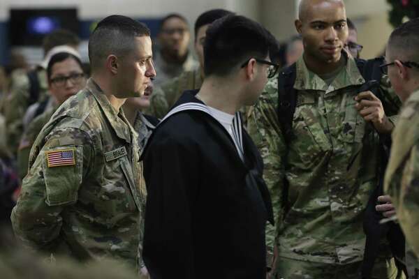 goodfellow afb christmas exodus 2020 Troops Leave S A Bases For Home As Exodus Begins Expressnews Com goodfellow afb christmas exodus 2020