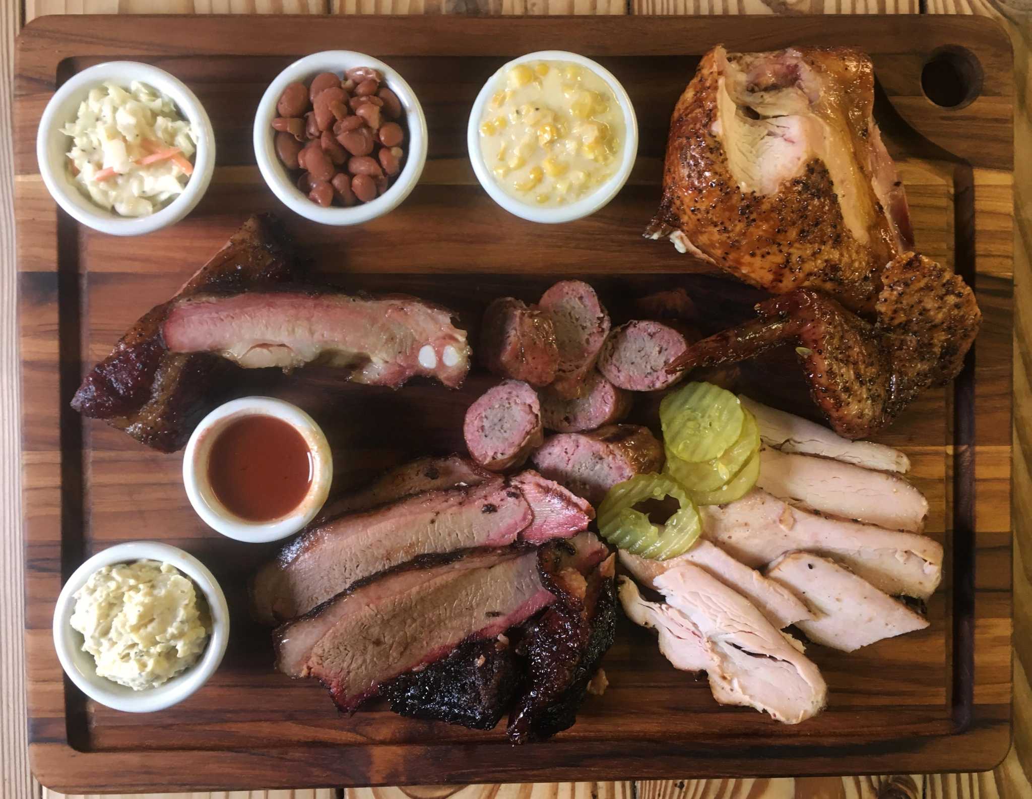 Heavy’s Bar-B-Que In Hondo Keeps It Pure Texas With Menu, Setting