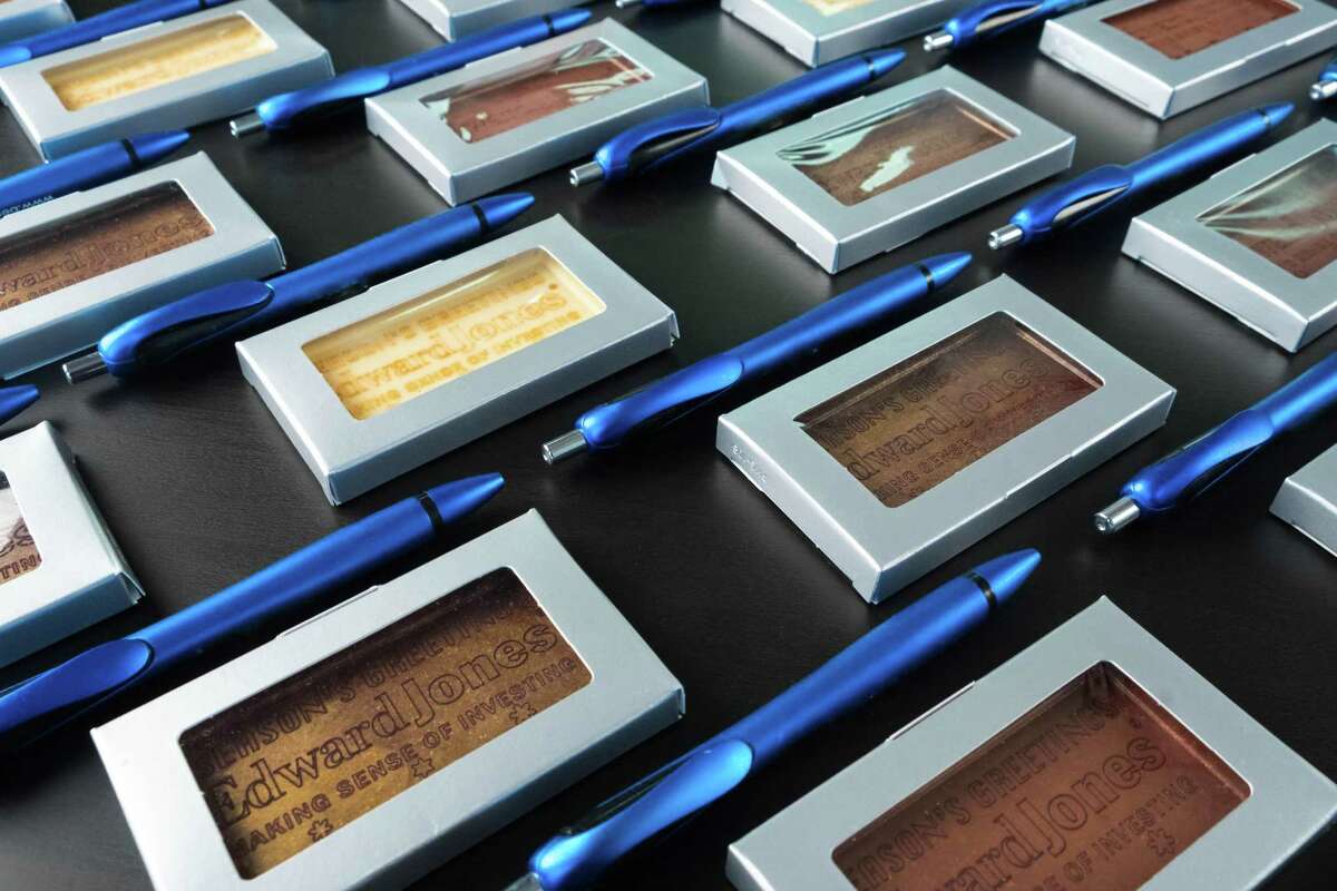 With lasers, an innovative couple customizes candies